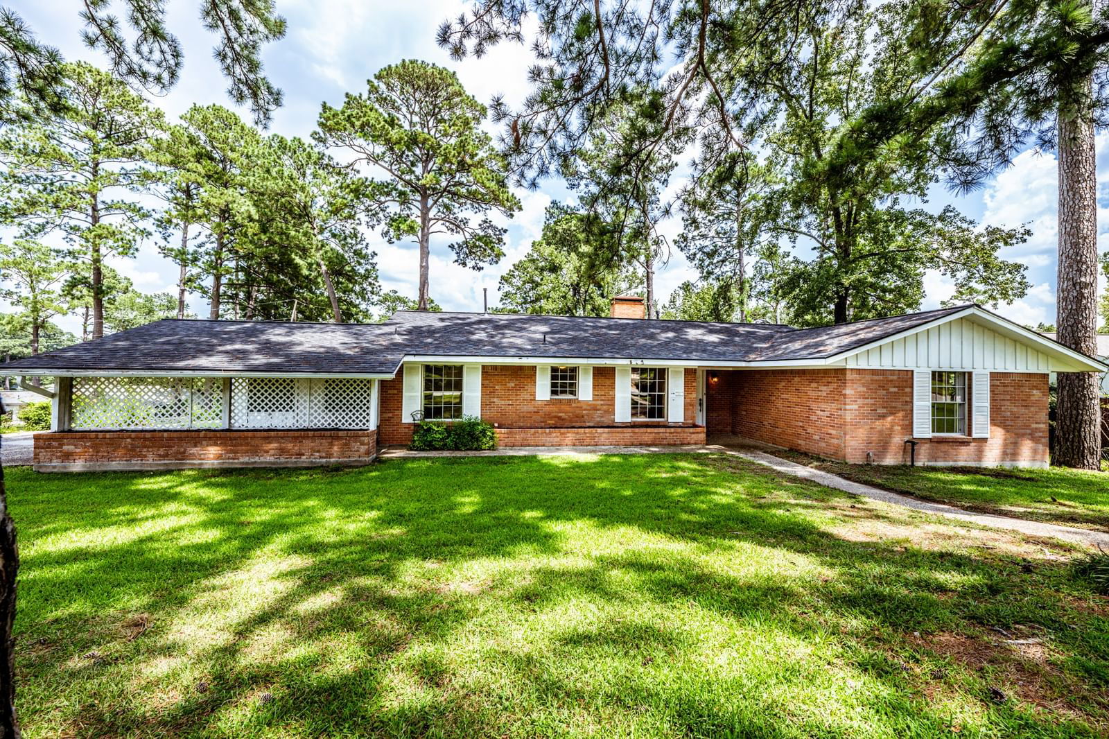 Real estate property located at 2323 Robinson, Walker, Robinson Way, Huntsville, TX, US