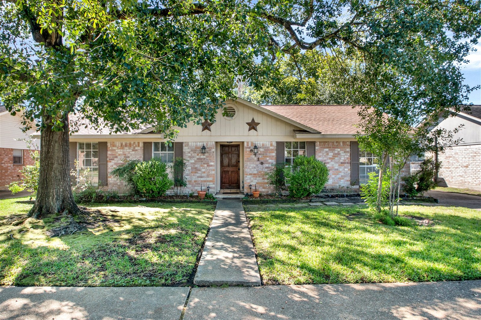Real estate property located at 9719 Springmont, Harris, Houston, TX, US