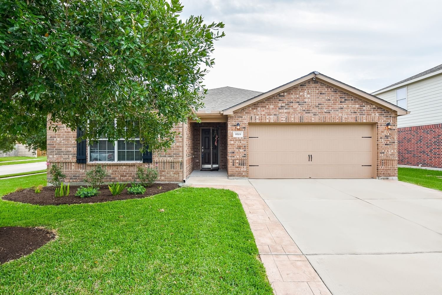 Real estate property located at 9519 Peridot Green, Brazoria, Sterling Lakes At Iowa Colony, Rosharon, TX, US