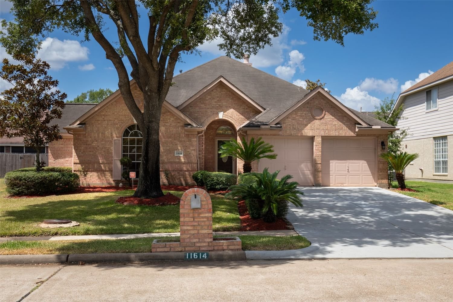 Real estate property located at 11614 Glen Lake, Fort Bend, Sugar Land, TX, US
