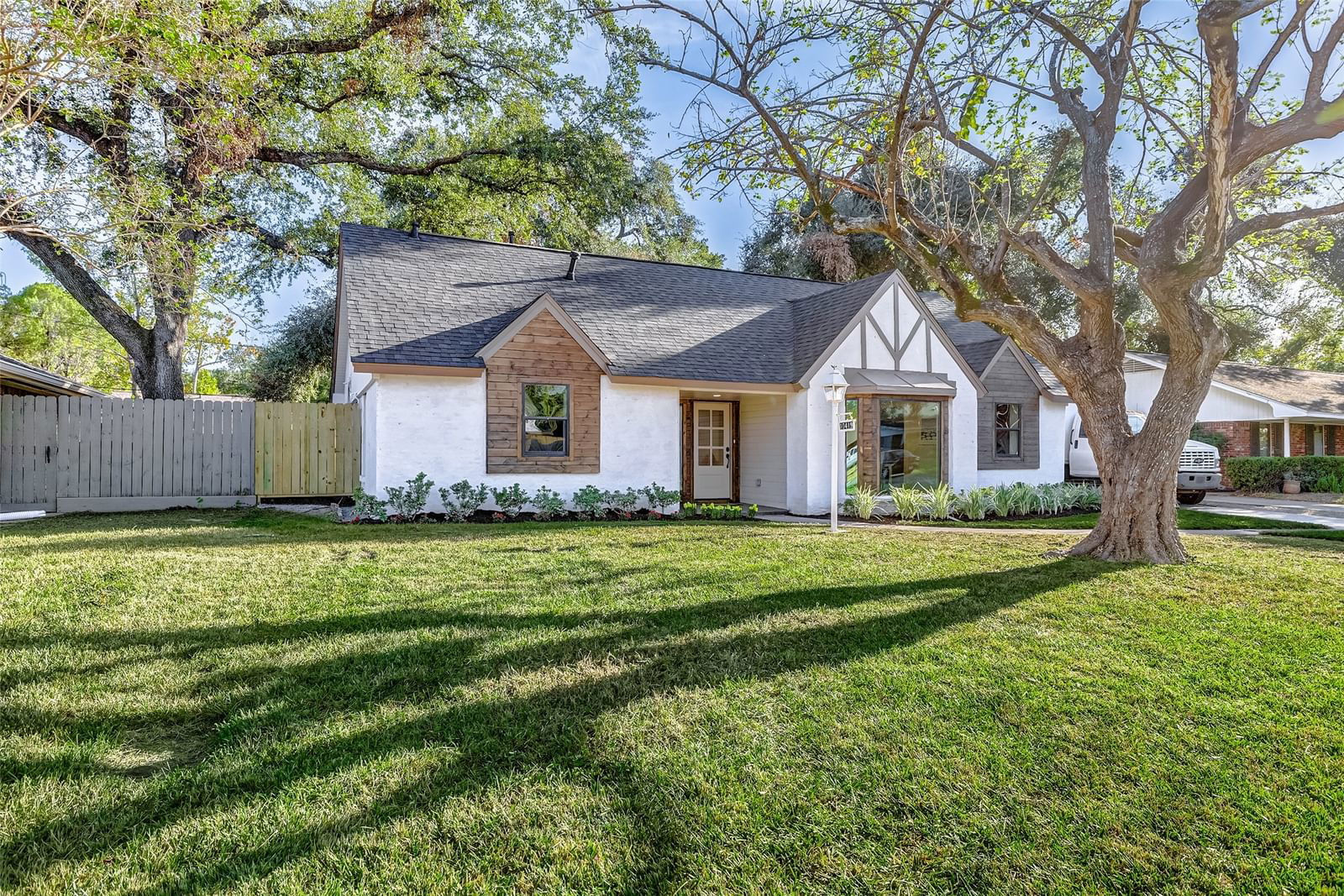 Real estate property located at 10419 Hazelhurst, Harris, Shadow Oaks Sec 03, Houston, TX, US