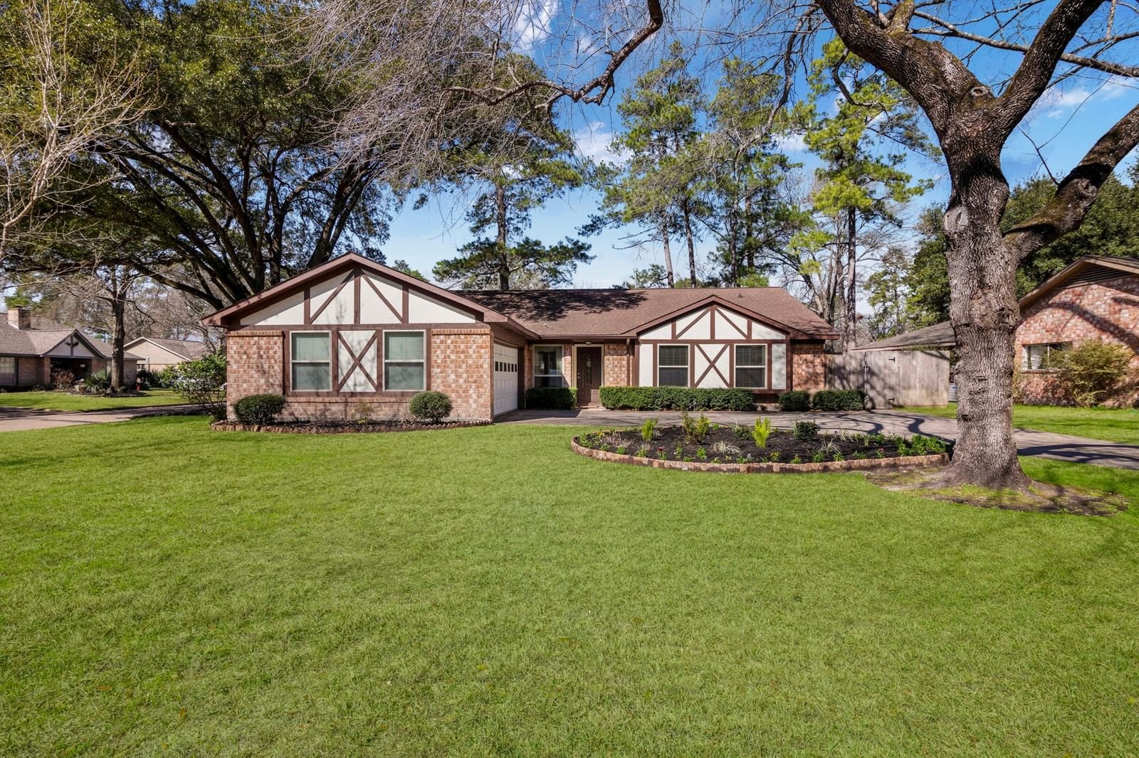 Real estate property located at 3203 Lakehaven, Harris, Woodland Hills Village Sec 01, Kingwood, TX, US