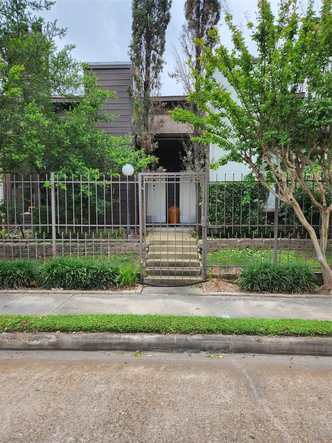 Real estate property located at 8020 Braesmain Drive #1806, Harris, S Braeswood Condo Ph 02, Houston, TX, US