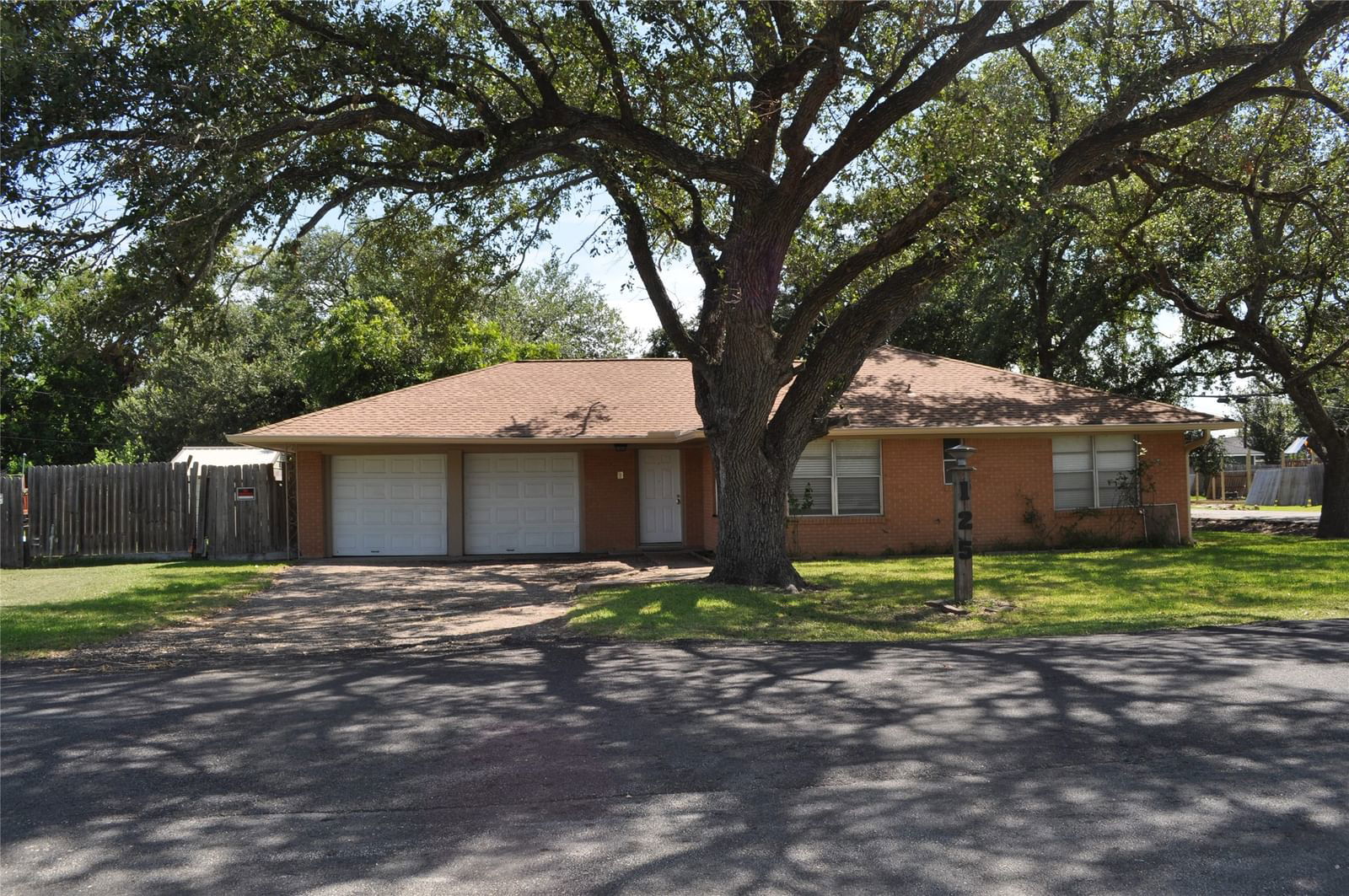 Real estate property located at 125 Holmes, Harris, Bay Front La Porte, La Porte, TX, US