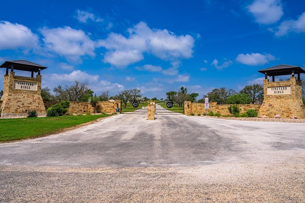 Real estate property located at 1532 Axis, Gillespie, Vineyard Rdg, Fredericksburg, TX, US