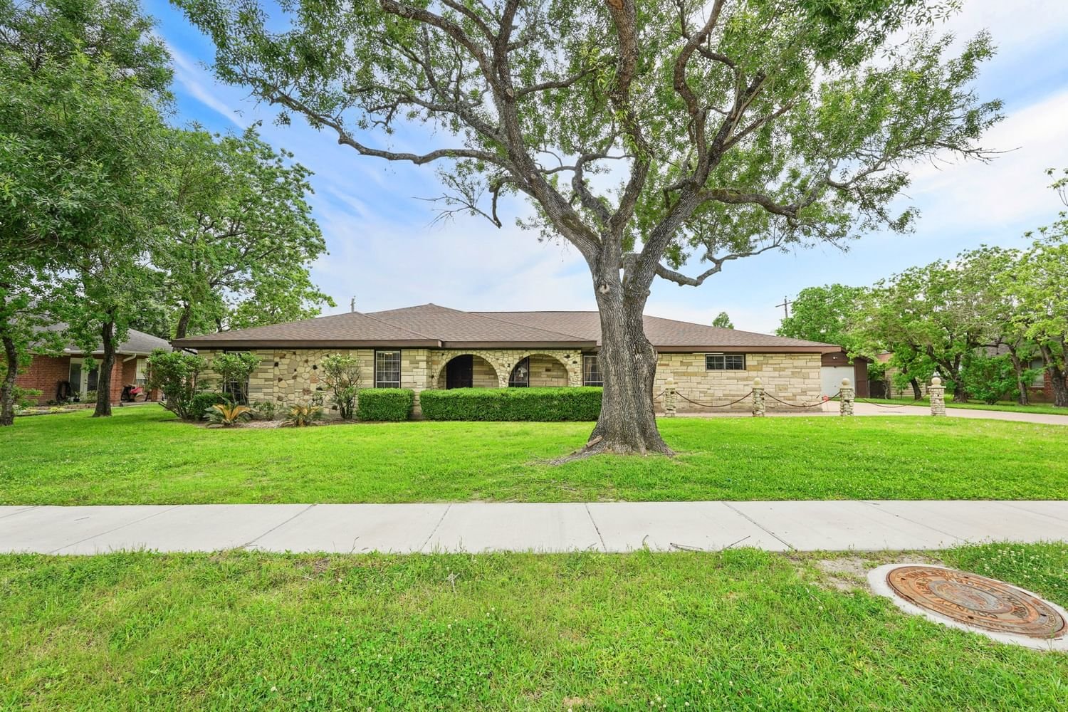 Real estate property located at 2418 Bluerock, Harris, Castlewood Sec 03, Houston, TX, US