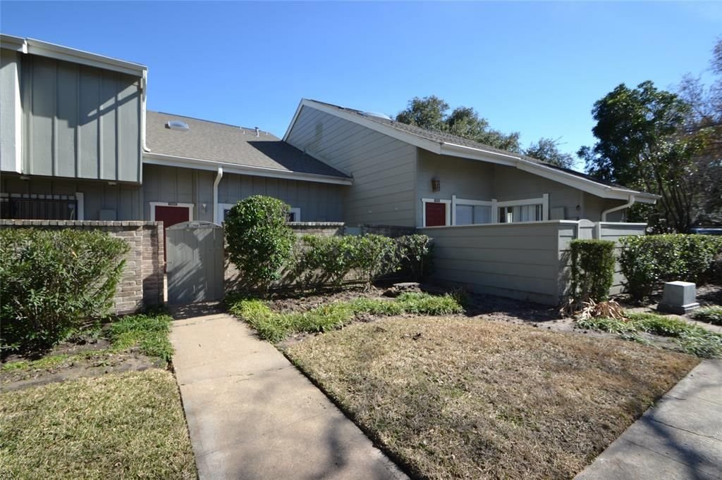 Real estate property located at 12988 GREENWAY CHASE #2988, Harris, WILDFLOWER GREEN T/H, Houston, TX, US