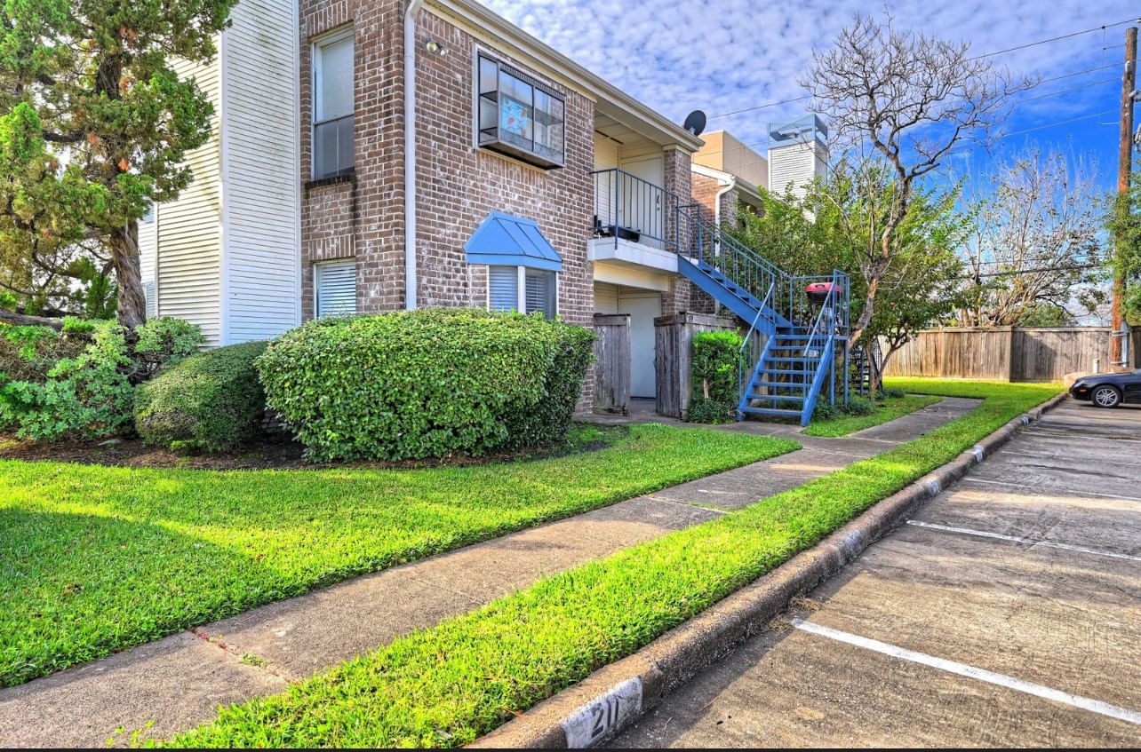 Real estate property located at 3900 Woodchase Dr #89, Harris, Meadowridge Condo, Houston, TX, US