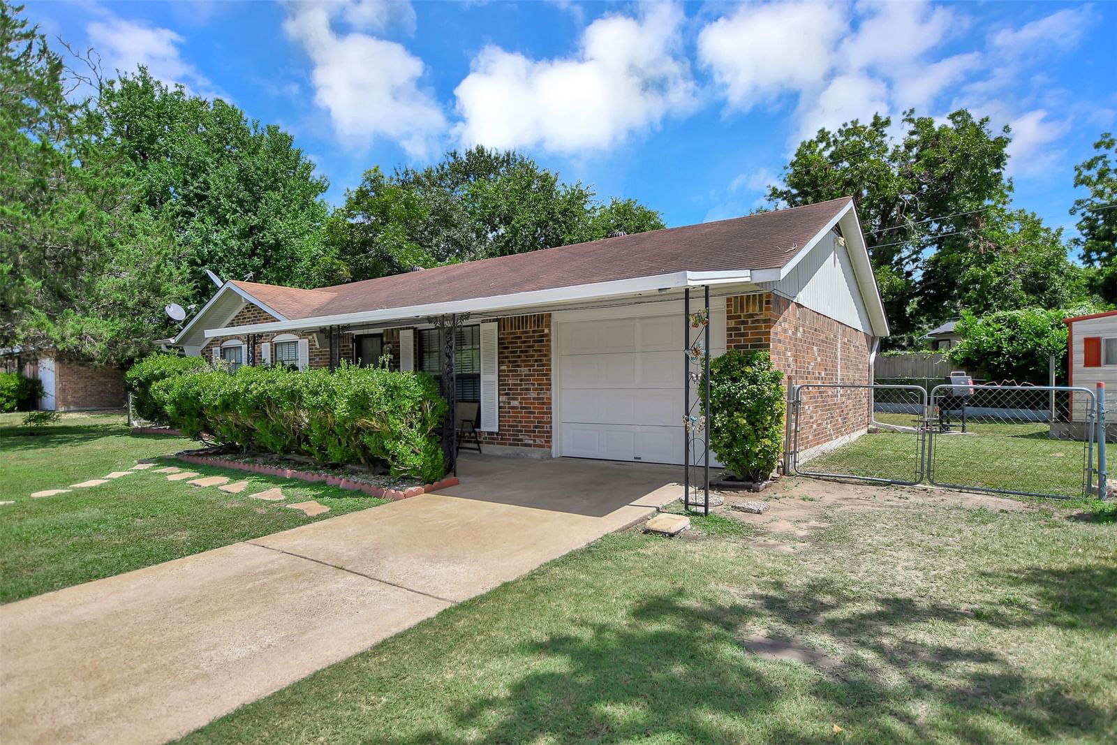 Real estate property located at 1005 Martin Luther King Jr, Washington, Hudson, Brenham, TX, US