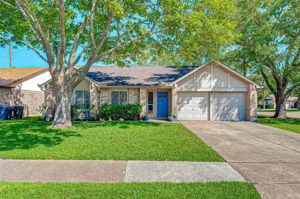 Real estate property located at 13002 Kingsmill, Fort Bend, Barrington Place Sec 2, Sugar Land, TX, US
