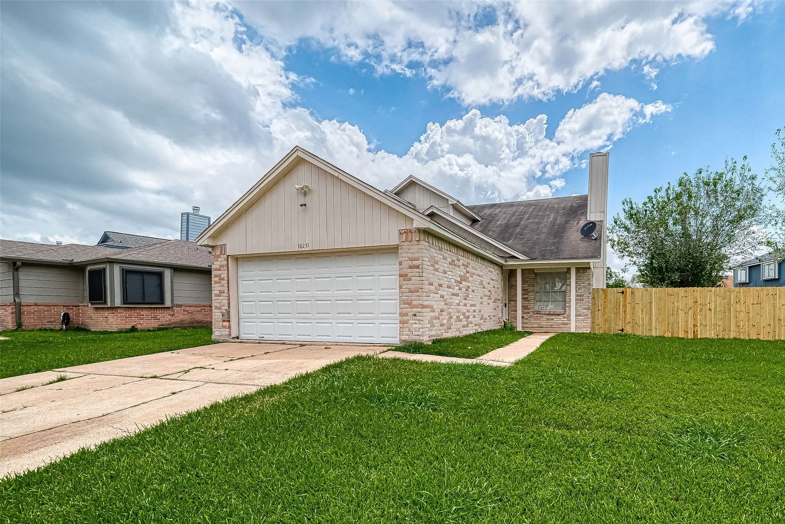 Real estate property located at 16211 Rosenridge, Fort Bend, Briar Villa, Houston, TX, US