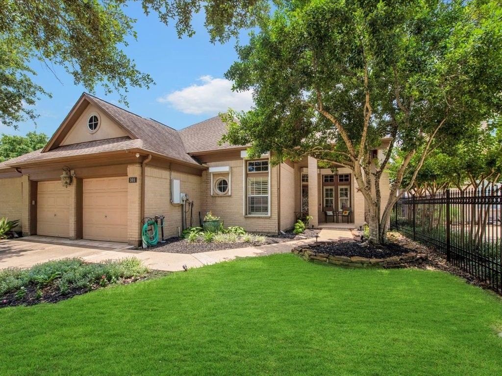 Real estate property located at 301 Lago Vista, Galveston, Kemah, TX, US
