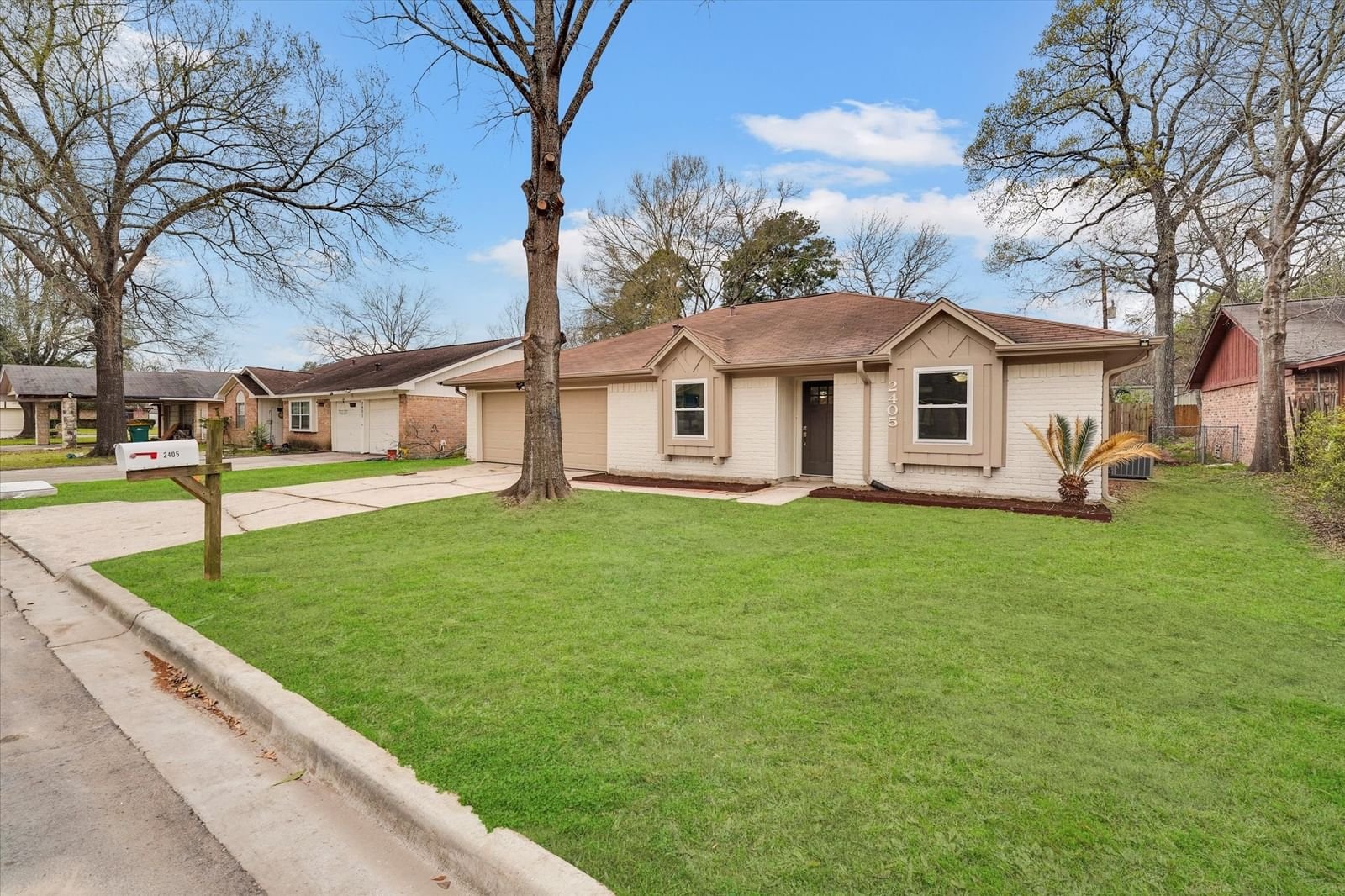 Real estate property located at 2405 Thompson, Montgomery, Wiggins Village, Conroe, TX, US