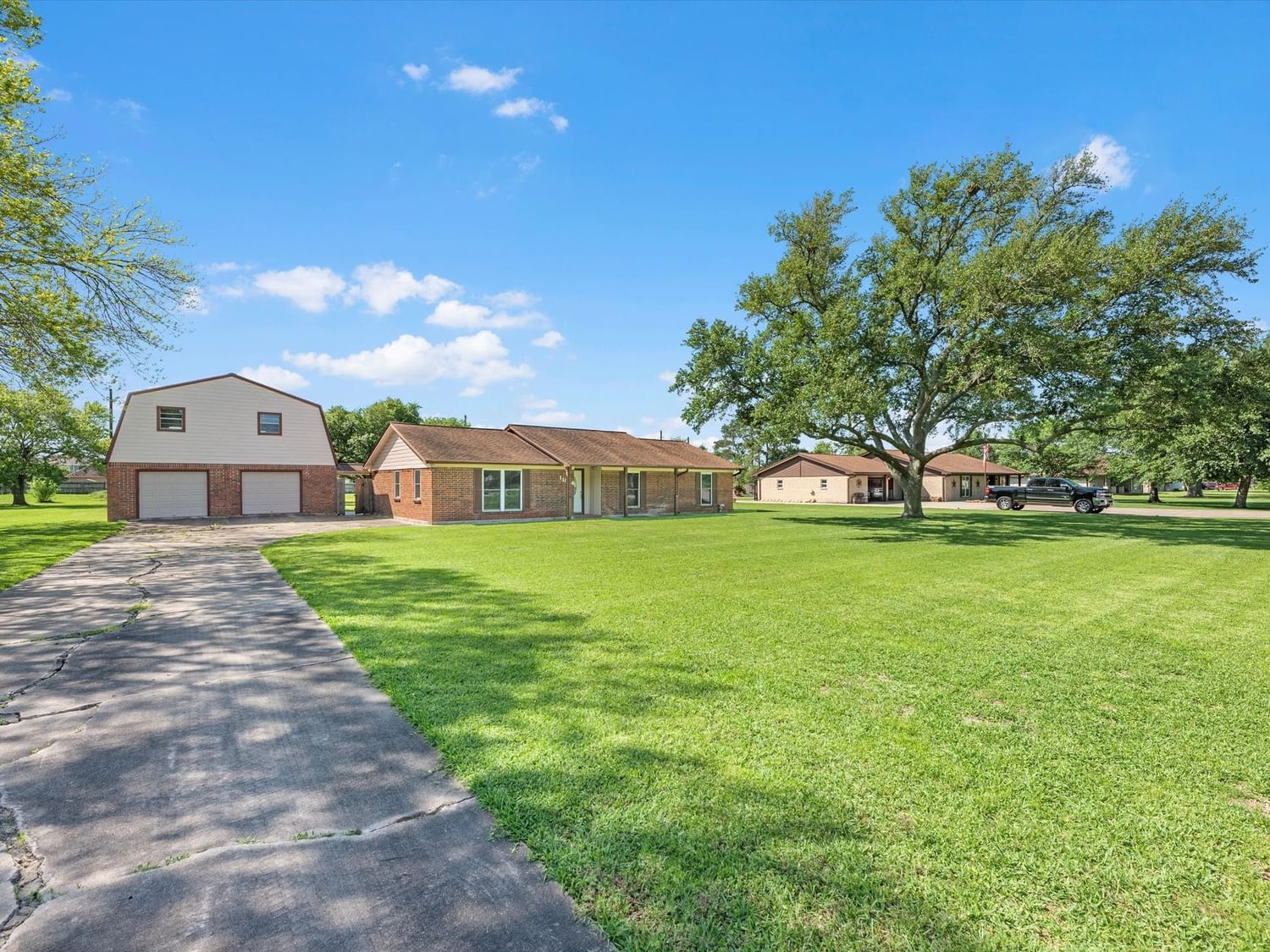 Real estate property located at 11814 Cherry Point, Chambers, Cherry Point Ranchettes, Mont Belvieu, TX, US