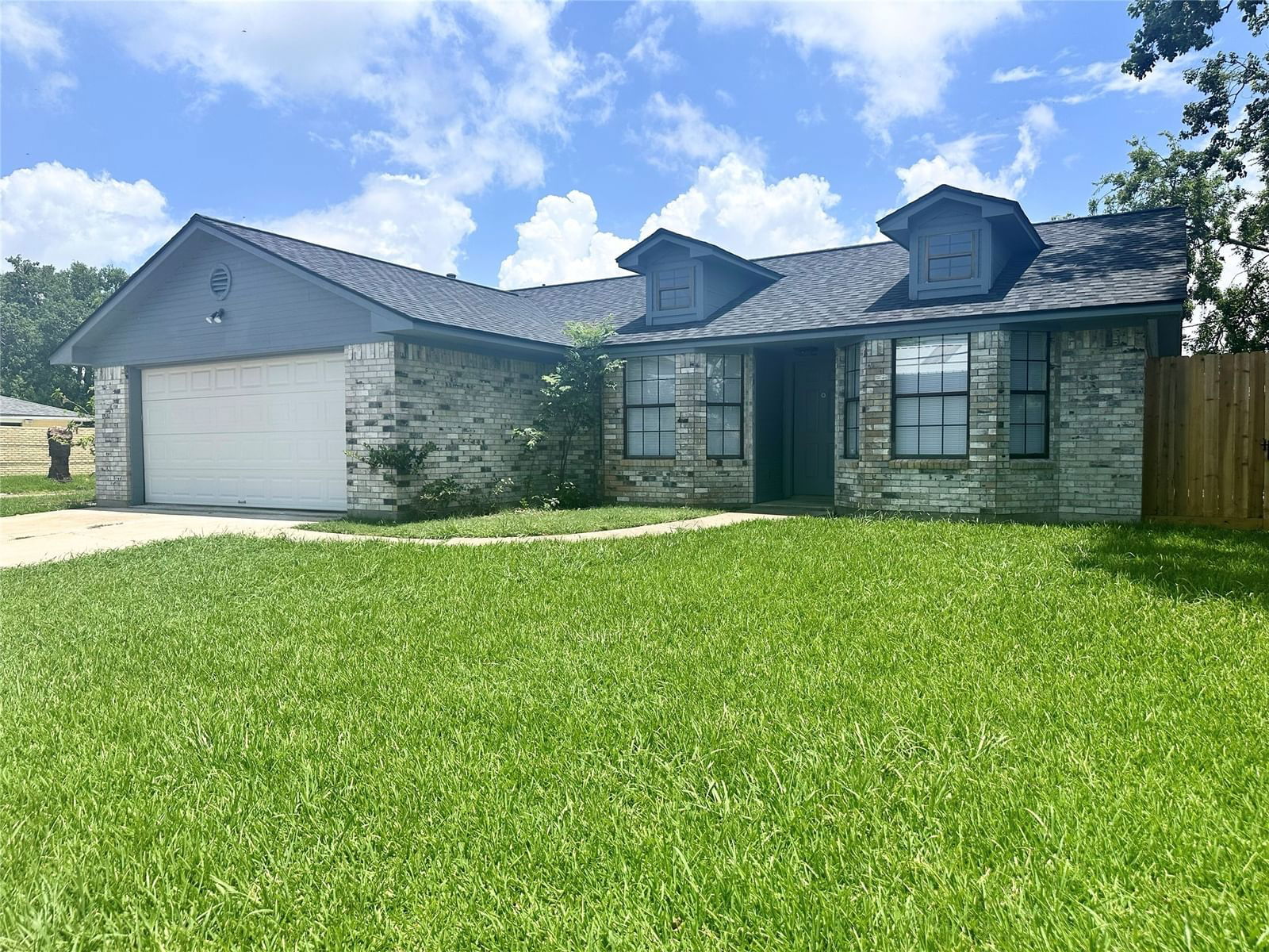 Real estate property located at 136 Bay Ridge, Chambers, Bayridge Add, Baytown, TX, US