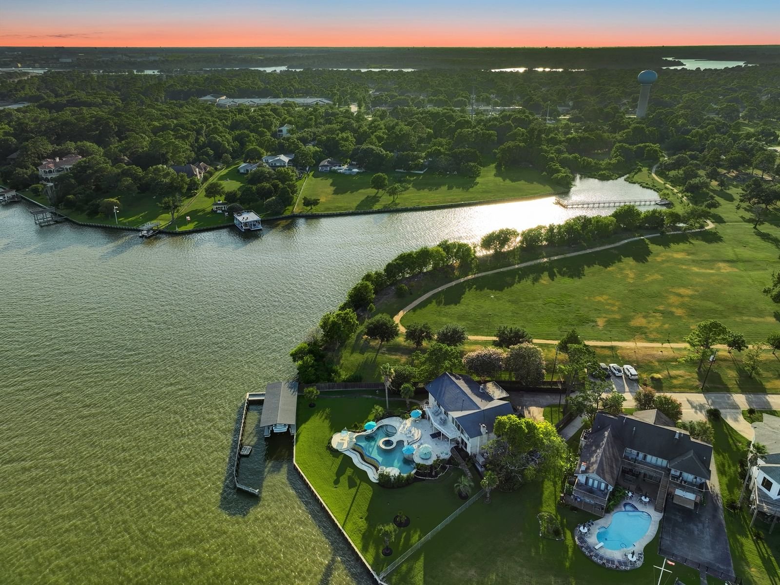 Real estate property located at 602 Shorewood, Harris, Timber Cove (Waterfront), Taylor Lake Village, TX, US