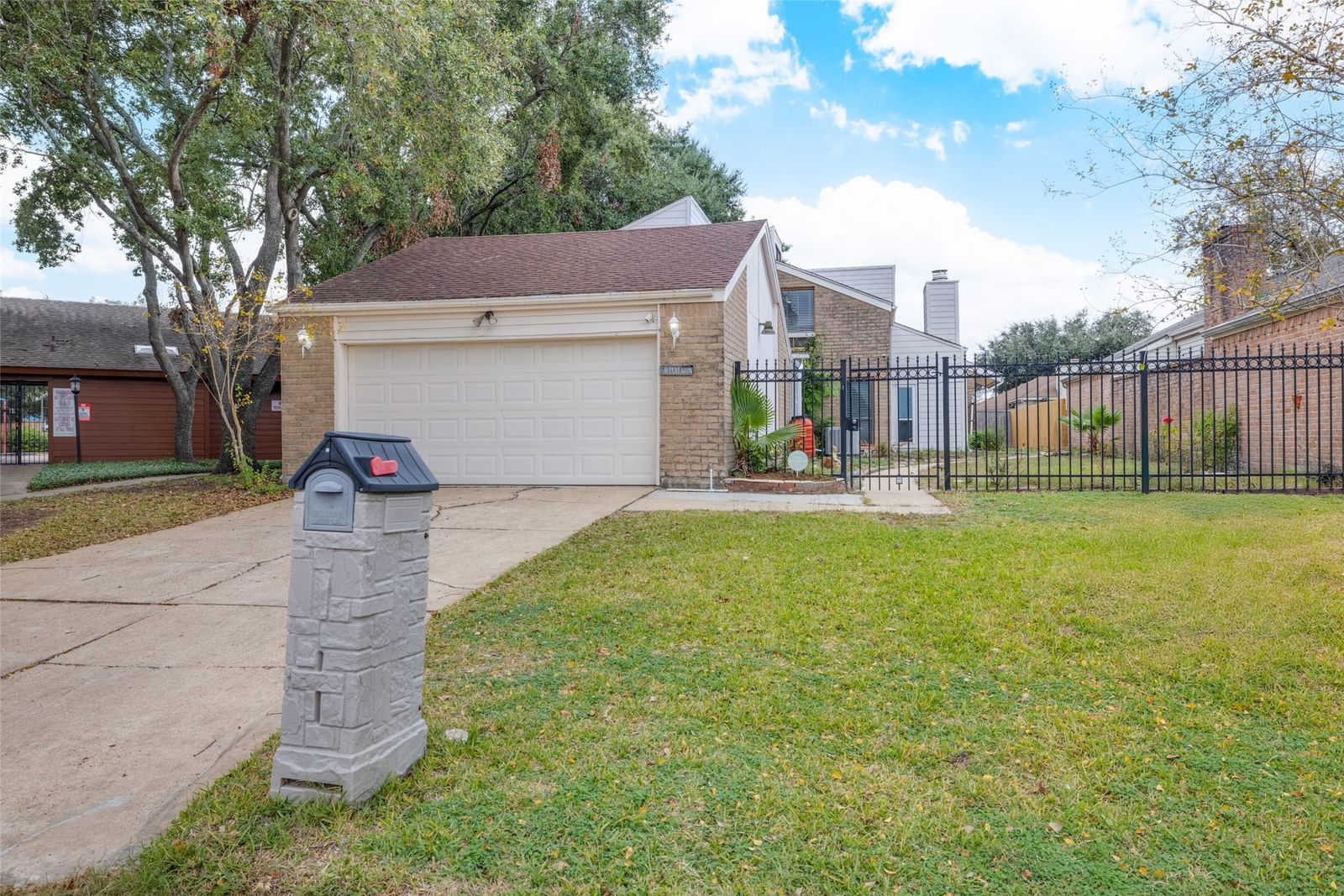 Real estate property located at 9610 Tarragon, Harris, Westwood Patio Homes, Houston, TX, US