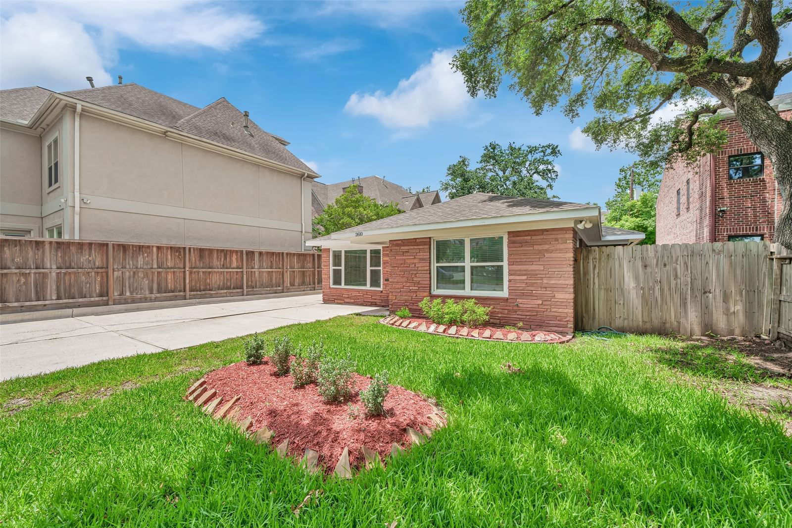Real estate property located at 2610 Holcombe, Harris, Belle Court, Houston, TX, US