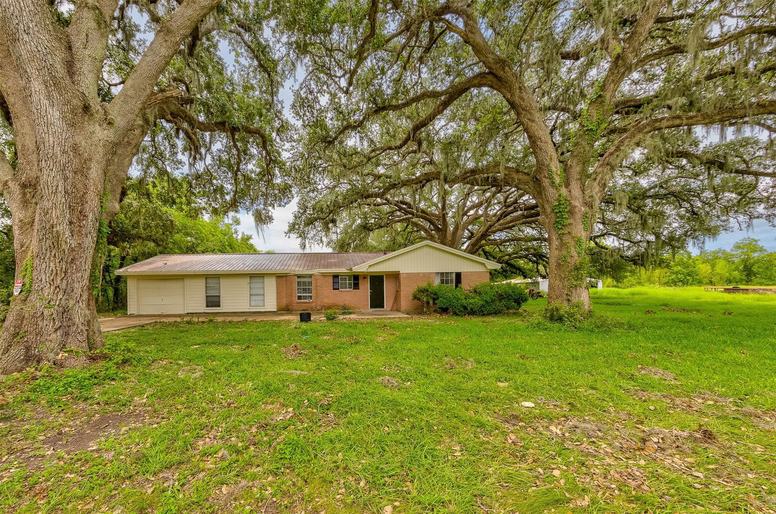 Real estate property located at 240 County Road 375, Brazoria, J W & B, Sweeny, TX, US