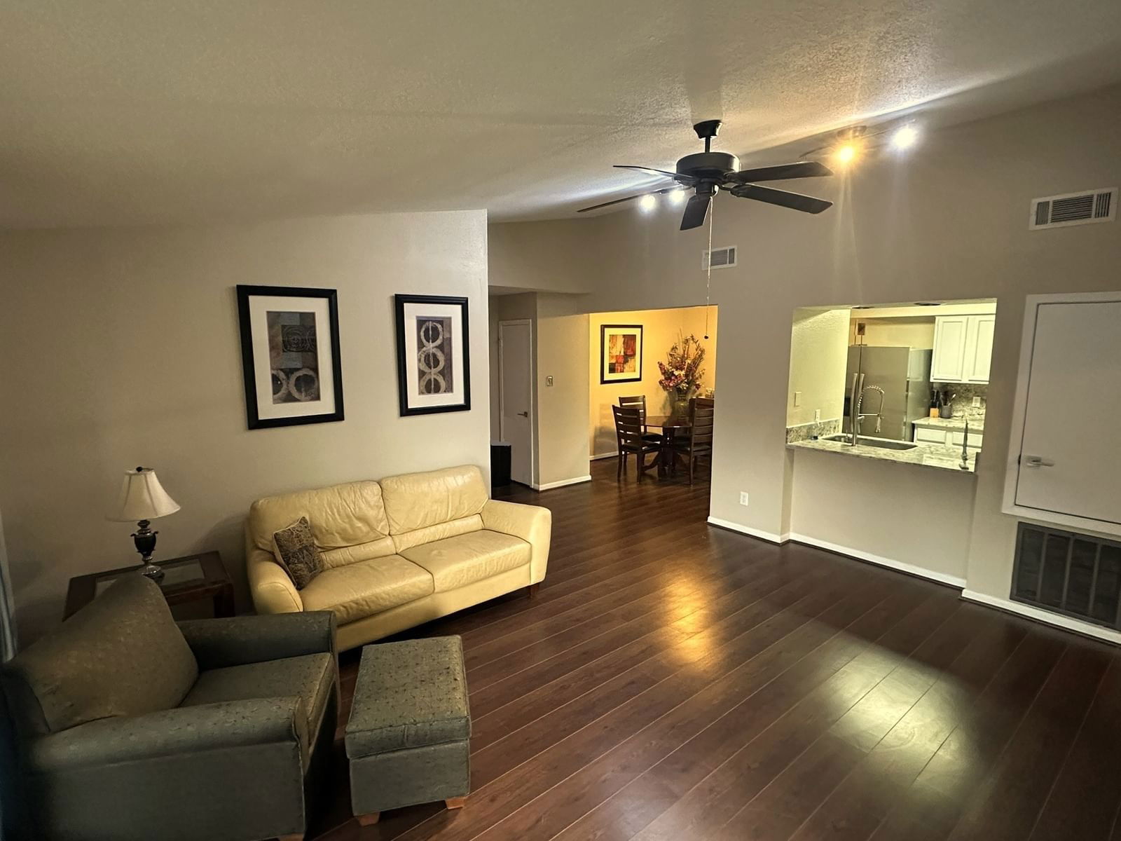 Real estate property located at 8100 Cambridge #32, Harris, Cambridge Glen Condo Ph 01, Houston, TX, US