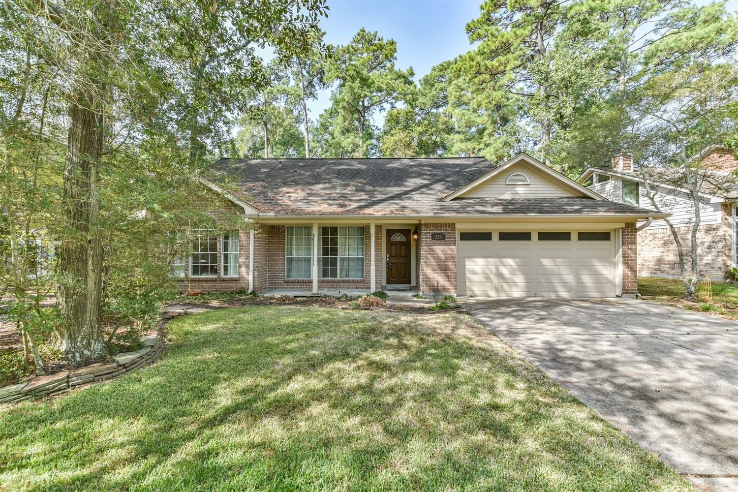 Real estate property located at 227 Pathfinders, Montgomery, The Woodlands, TX, US