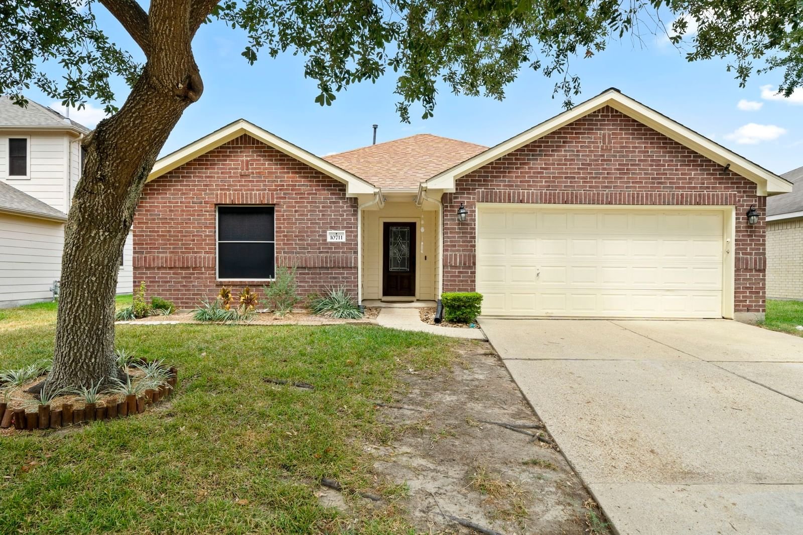 Real estate property located at 10711 Gold Finch, Chambers, Hunters Chase Sec 04, Baytown, TX, US