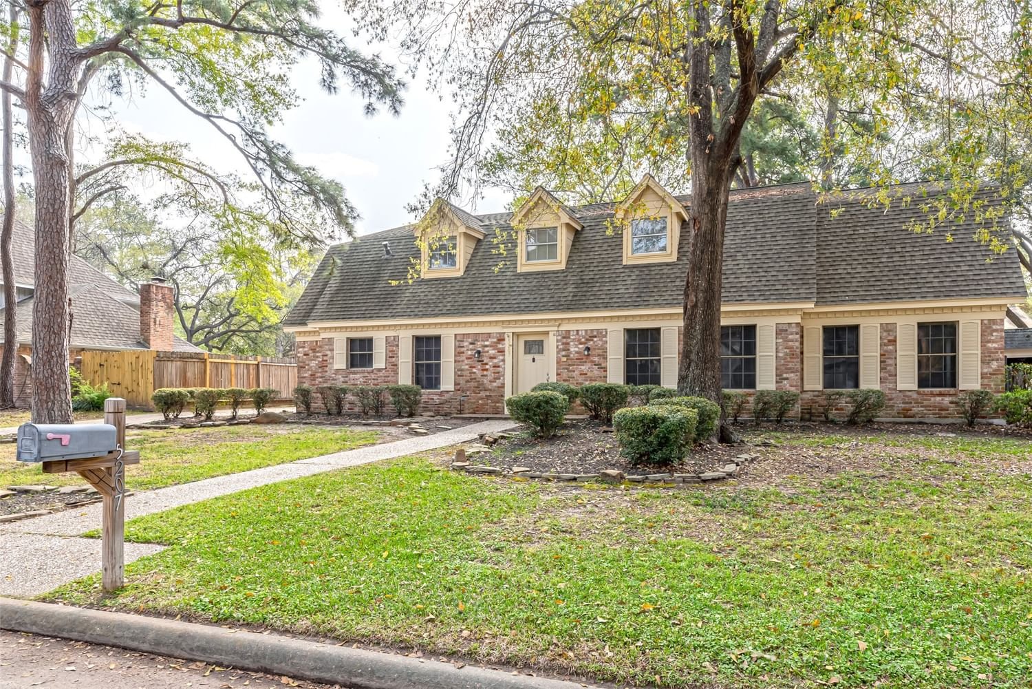 Real estate property located at 5207 Three Oaks Ci, Harris, HUNTWICK FOREST, Houston, TX, US
