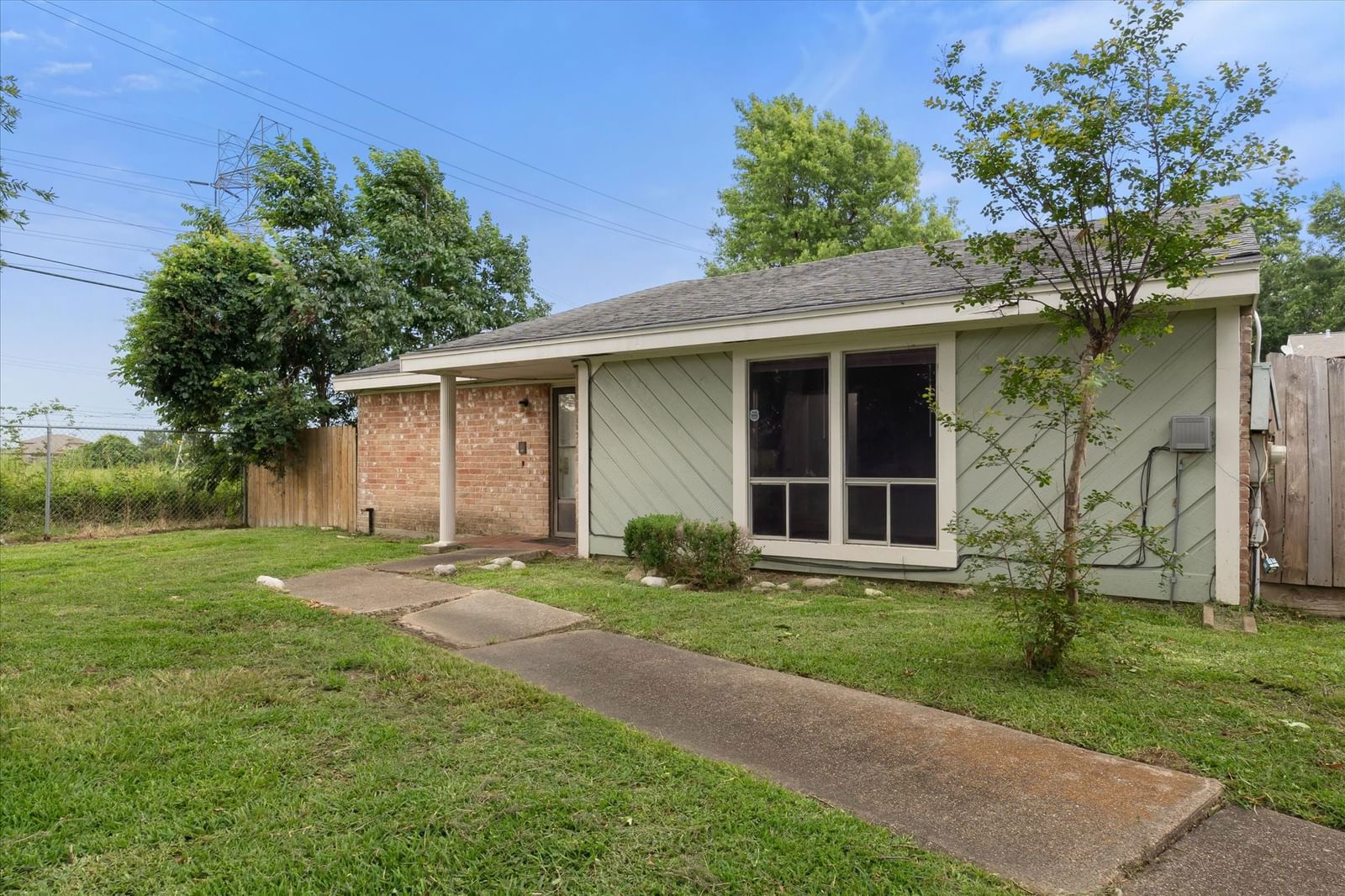 Real estate property located at 4811 Oak Hollow, Harris, Shady Hill Villa Sec 02, Baytown, TX, US