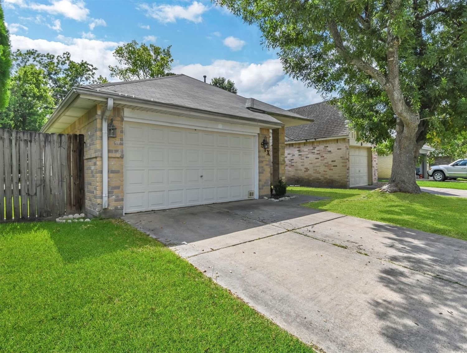 Real estate property located at 6 Crestbriar, Harris, Baytown, TX, US