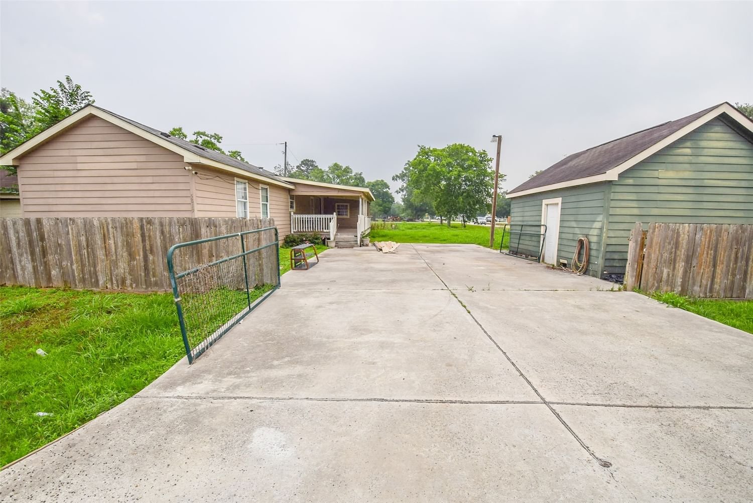 Real estate property located at 5819 Benny, Fort Bend, Gulf View Acres, Rosharon, TX, US