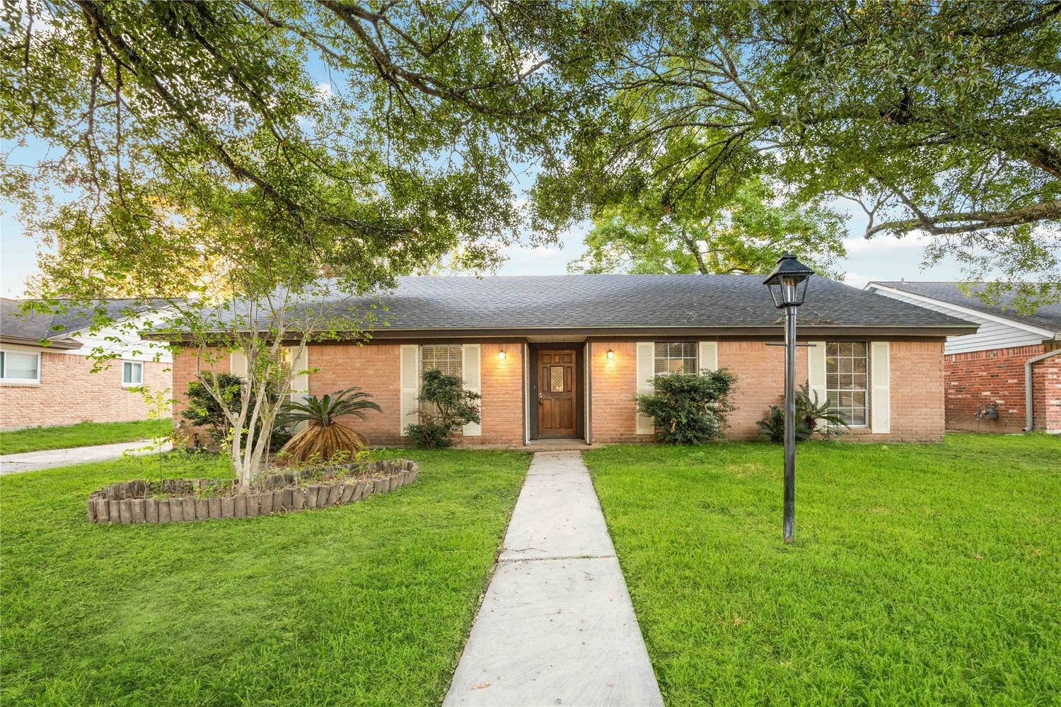 Real estate property located at 315 Winding, Galveston, Village Green, Friendswood, TX, US