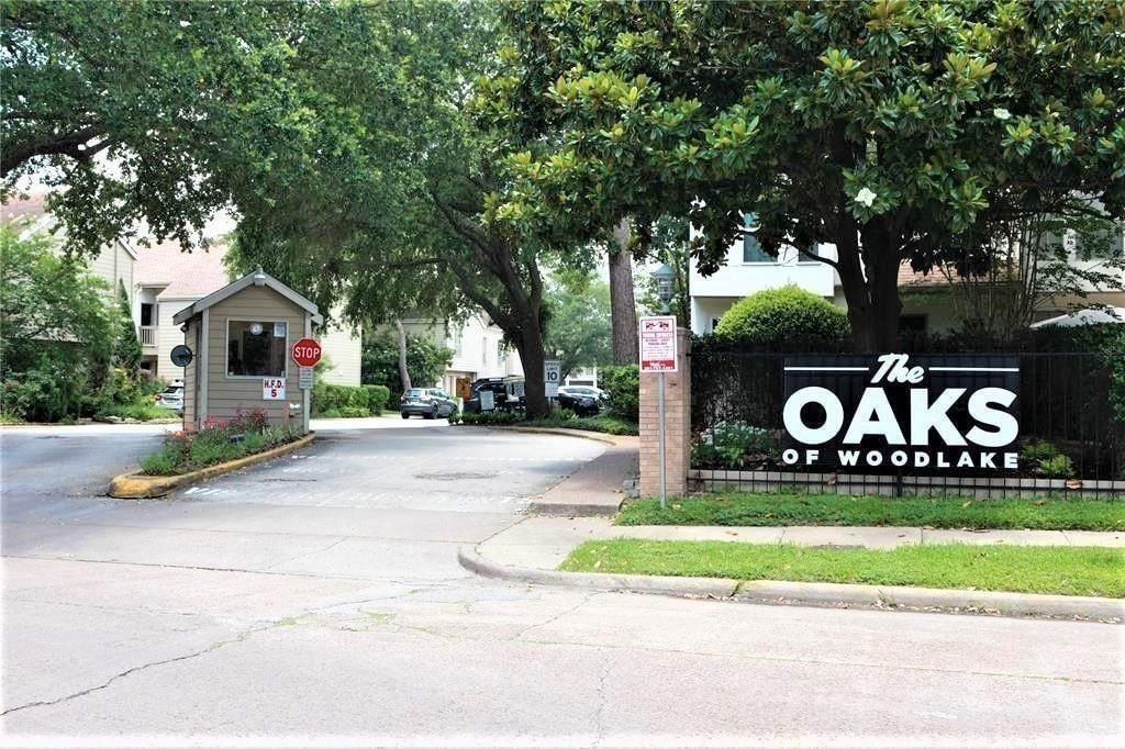 Real estate property located at 2100 Tanglewilde #29, Harris, Oaks Woodlake Condo, Houston, TX, US
