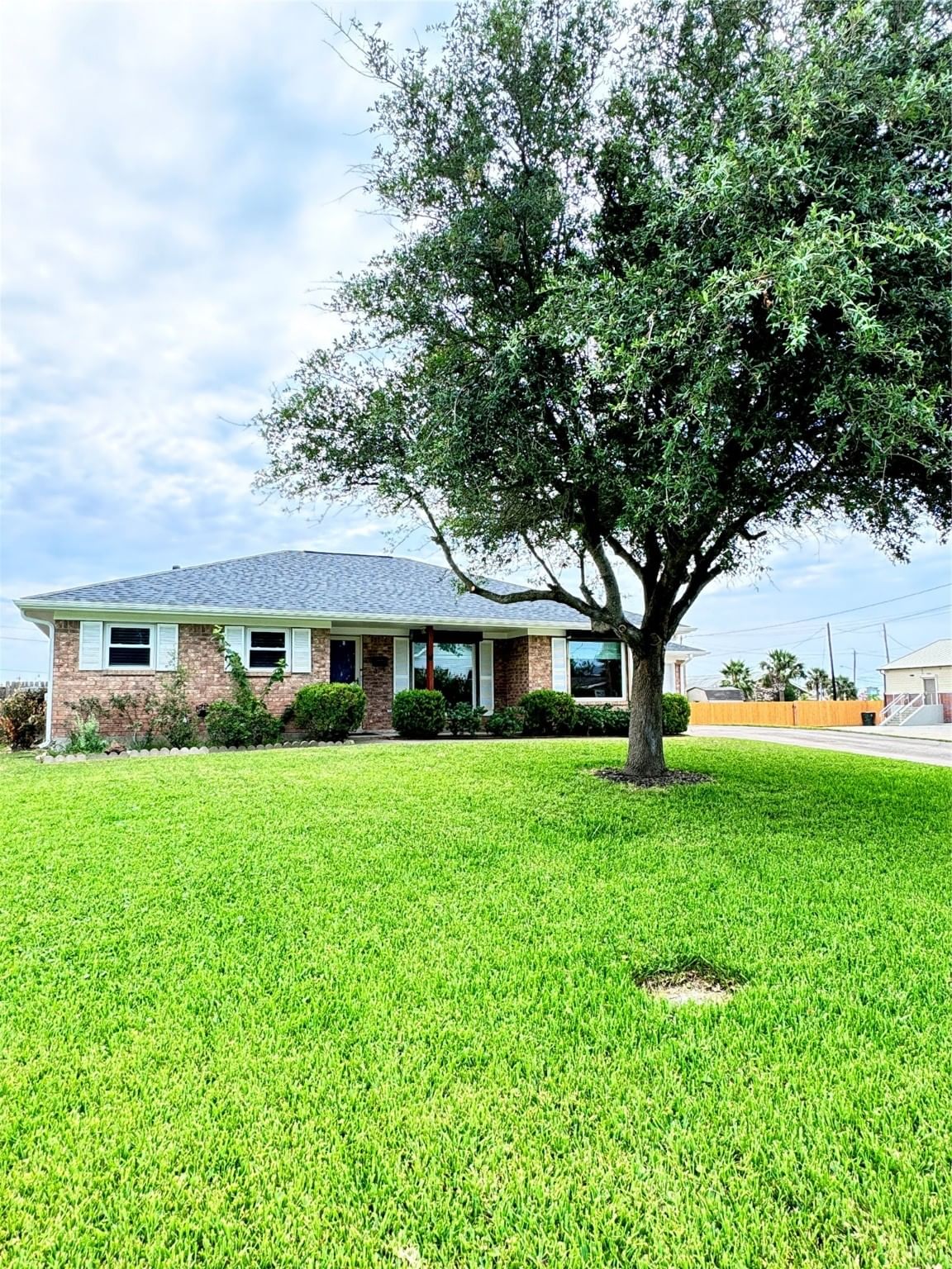 Real estate property located at 5811 Avenue T, Galveston, Kinkead Add, Galveston, TX, US