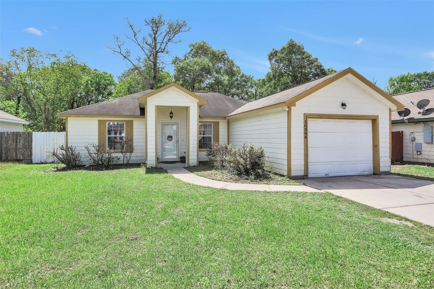 Real estate property located at 16388 Ryan Guinn, Montgomery, The Villages At Crockett Trace, Conroe, TX, US
