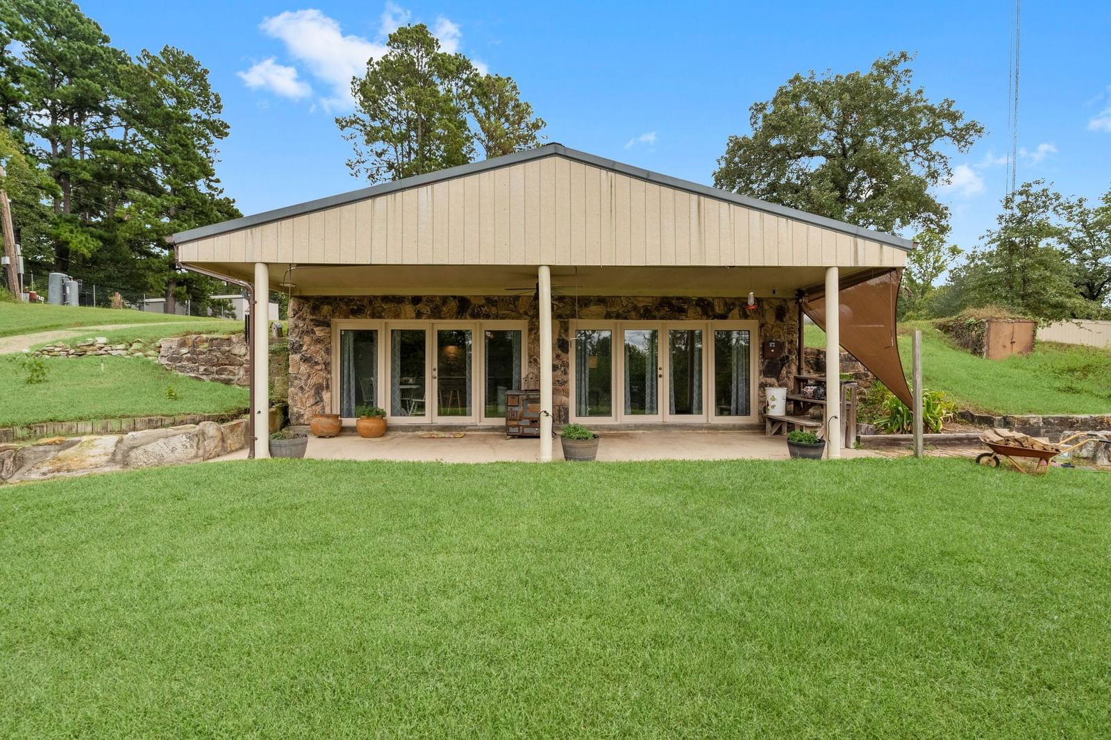 Real estate property located at 18 Arrowhead, Walker, Redskin Ridge - Sec 1, Huntsville, TX, US