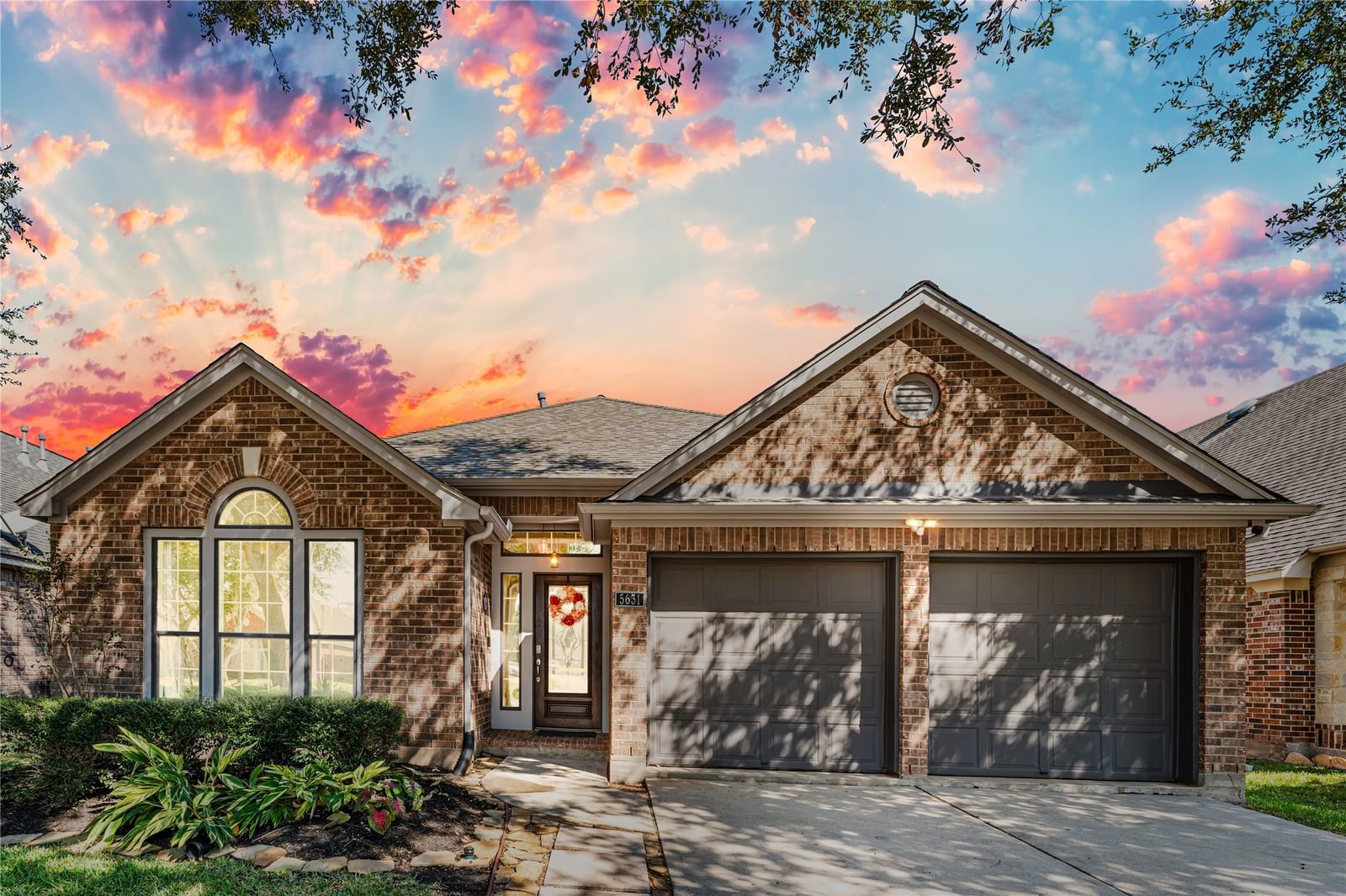 Real estate property located at 5631 Walnut Glen, Fort Bend, The Oaks Of Rosenberg, Rosenberg, TX, US