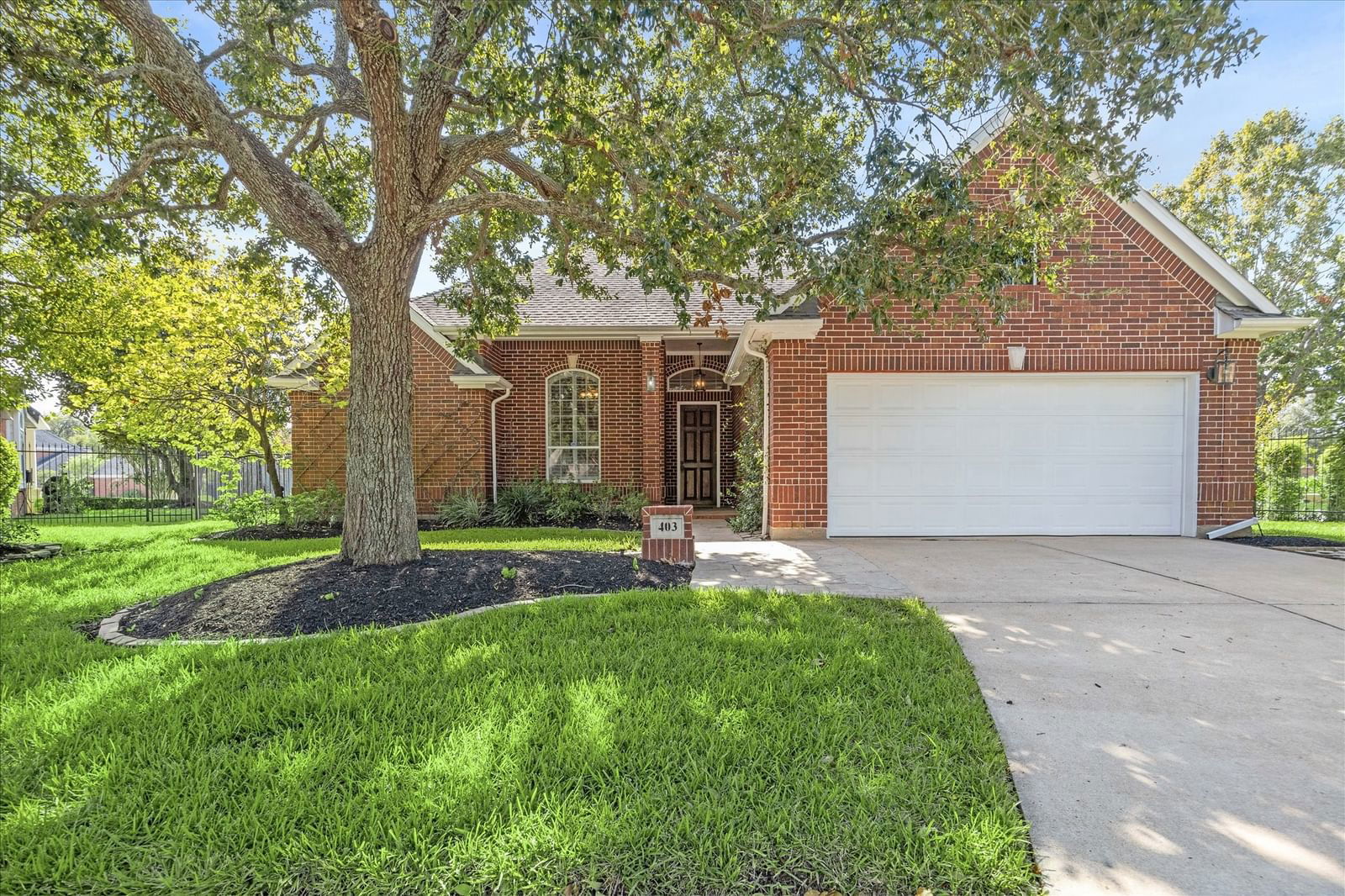 Real estate property located at 403 Nighthawk, Fort Bend, Sugar Lakes Sec 1, Sugar Land, TX, US