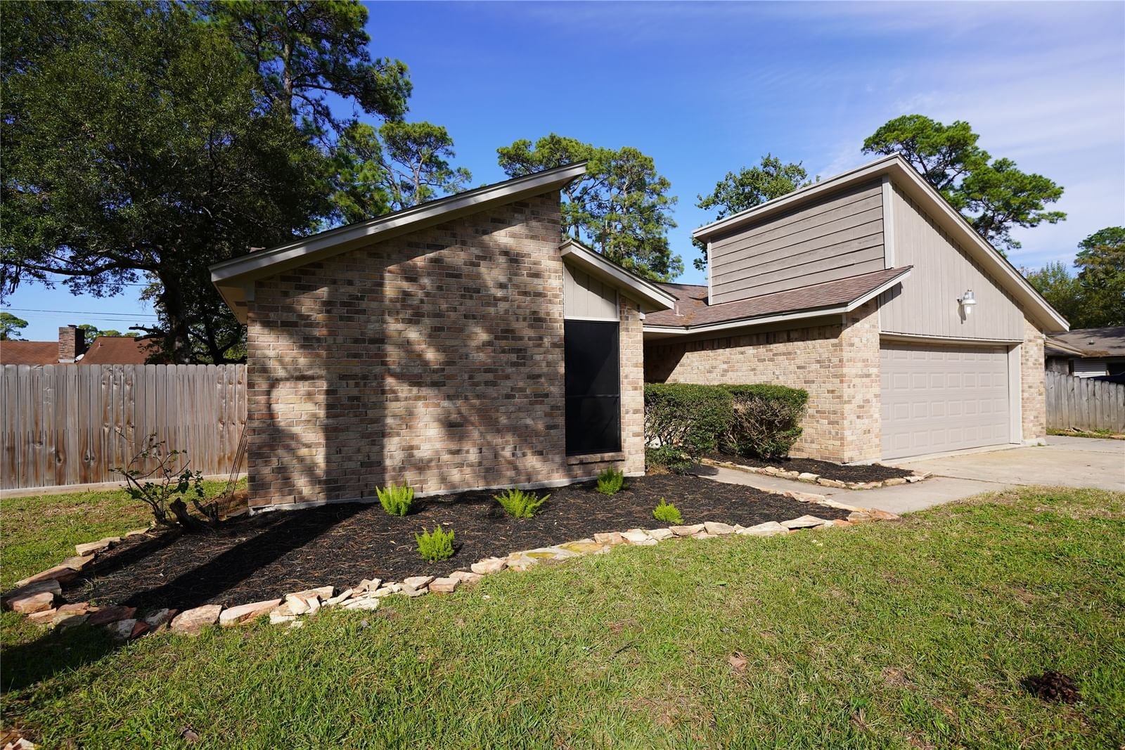 Real estate property located at 9723 Bayou Woods, Chambers, Pinehurst Sub, Baytown, TX, US