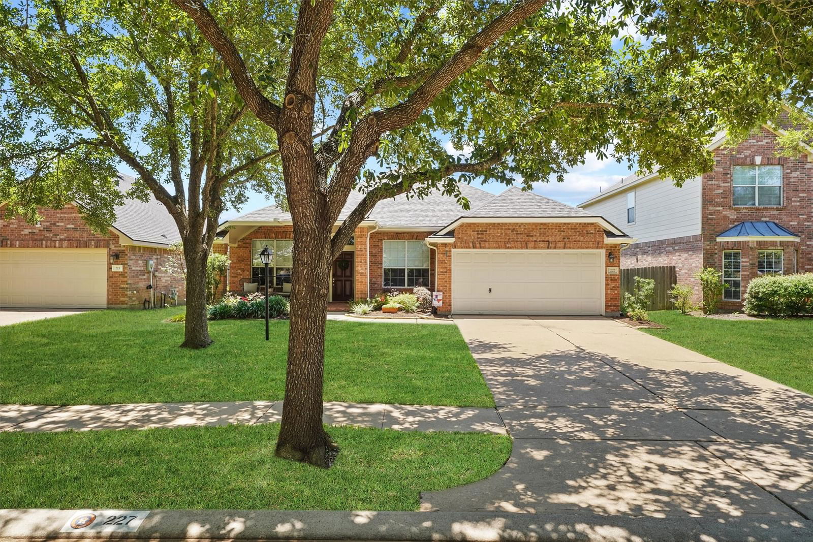 Real estate property located at 227 Briar Trace, Fort Bend, River Edge, Richmond, TX, US