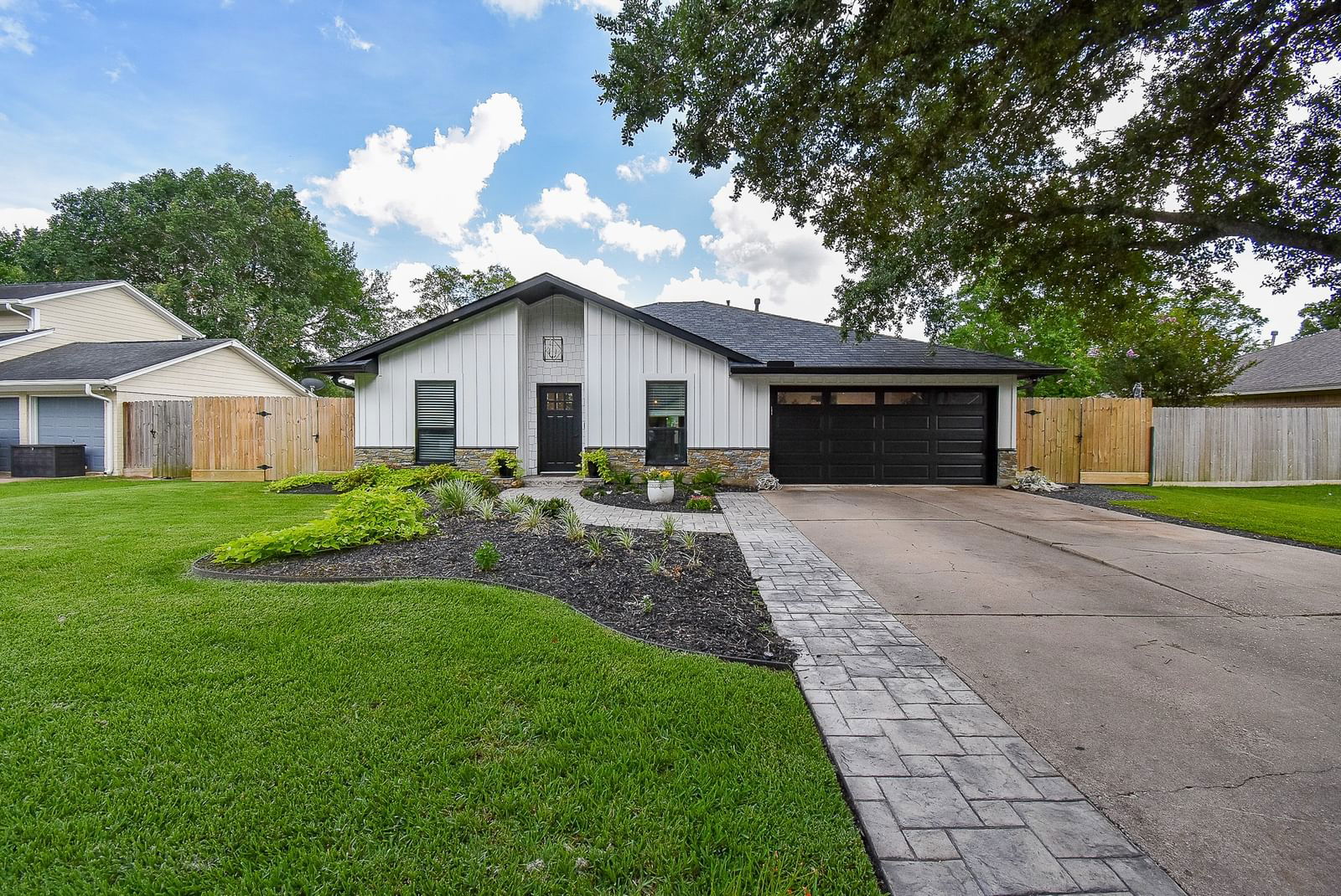 Real estate property located at 2614 Parkway, Fort Bend, Cambridge Village Sec 3, Rosenberg, TX, US