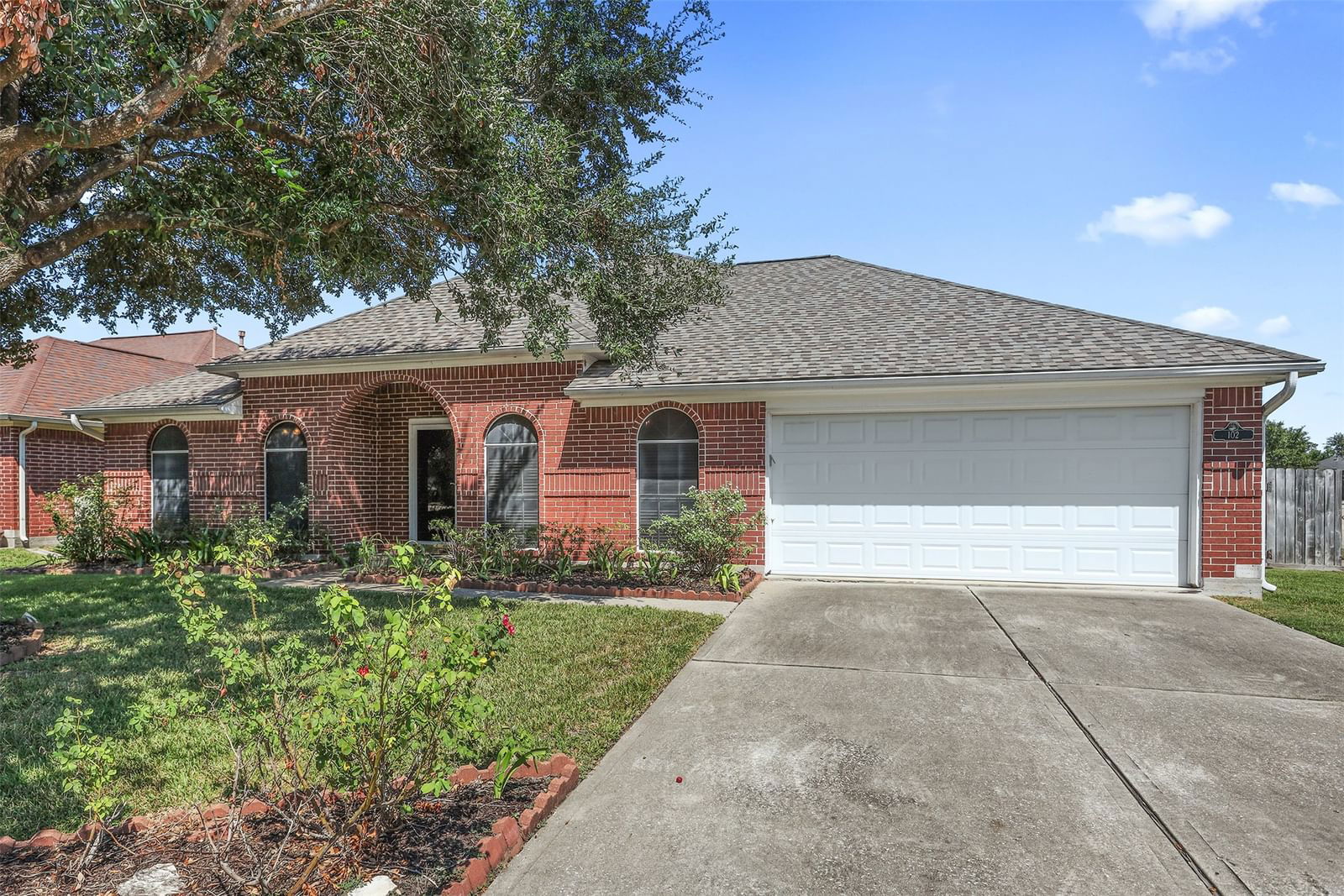 Real estate property located at 102 Summer Breeze, Harris, Summer Winds Sec 02, La Porte, TX, US