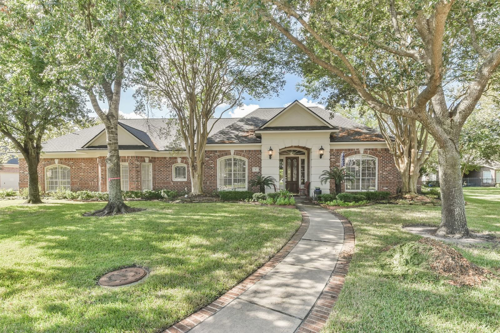 Real estate property located at 9 Villa Bend, Harris, Champion Forest Sec 12, Houston, TX, US