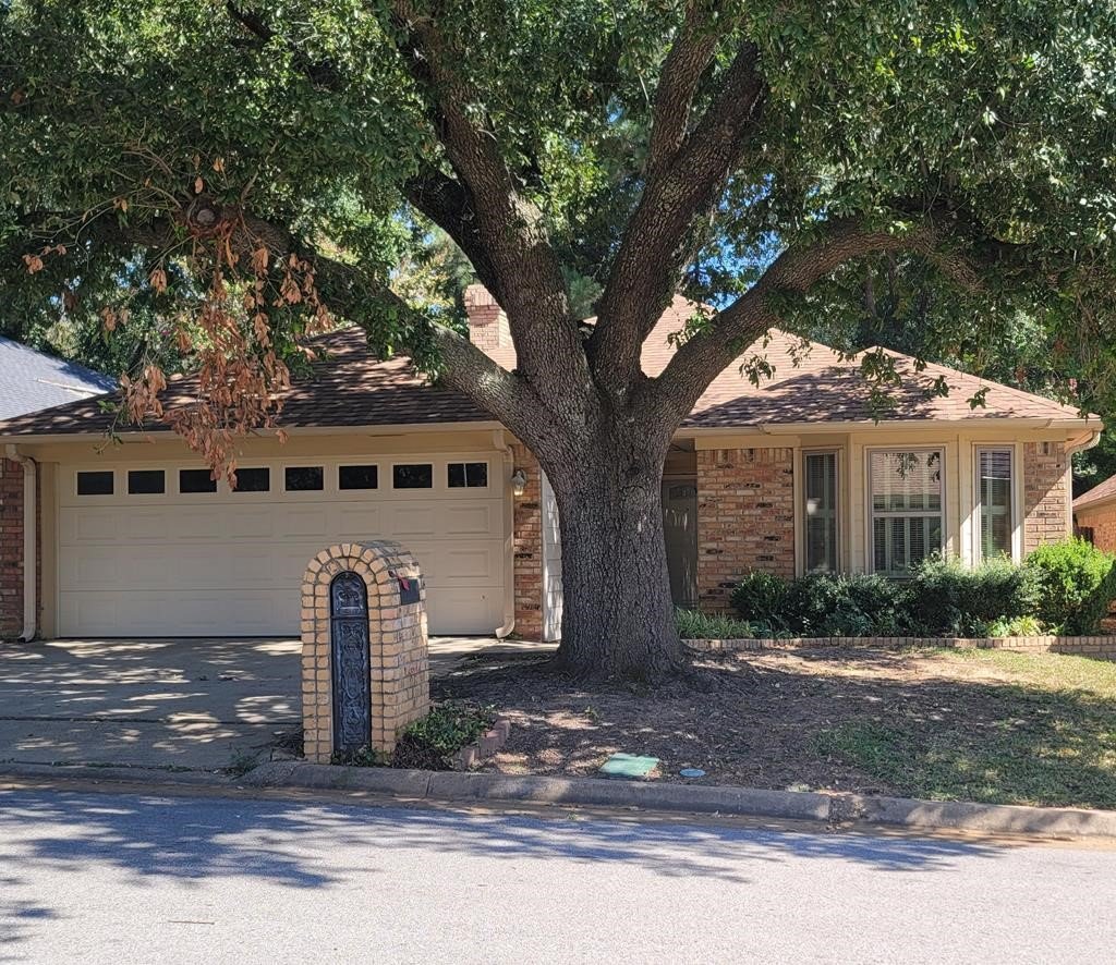 Real estate property located at 1218 Brandywine, Gregg, Town Lake Village, Longview, TX, US