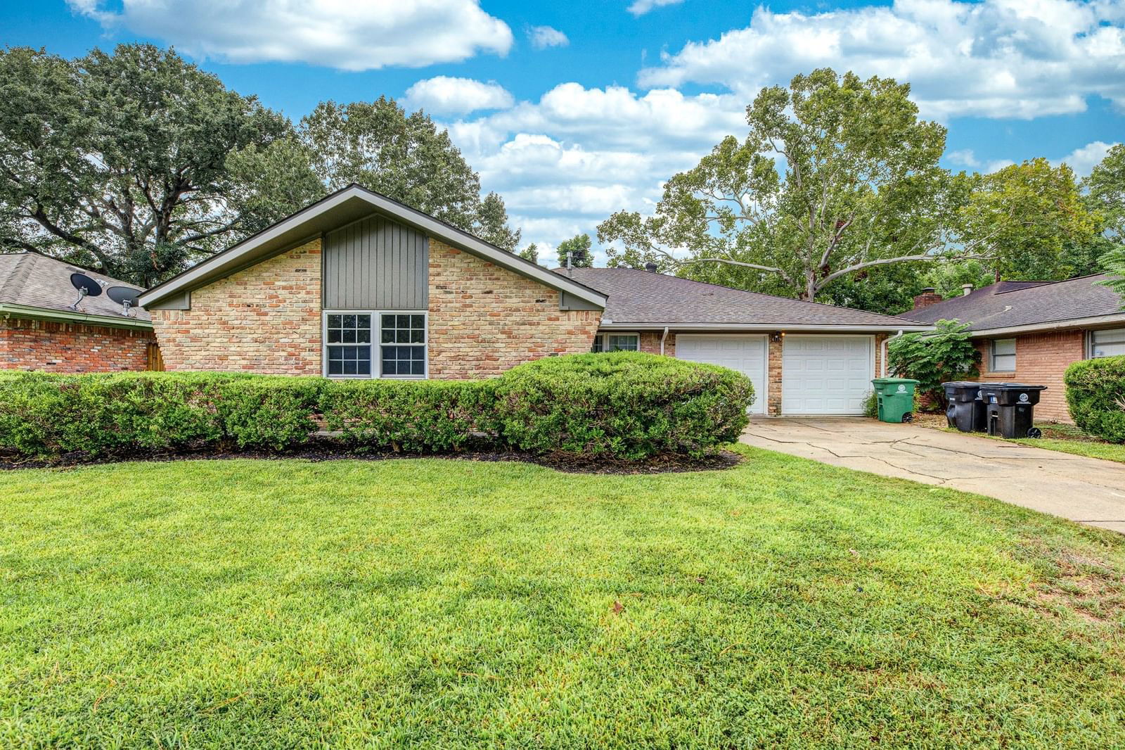 Real estate property located at 6119 Shadow Crest, Harris, Robindell Sec 04, Houston, TX, US