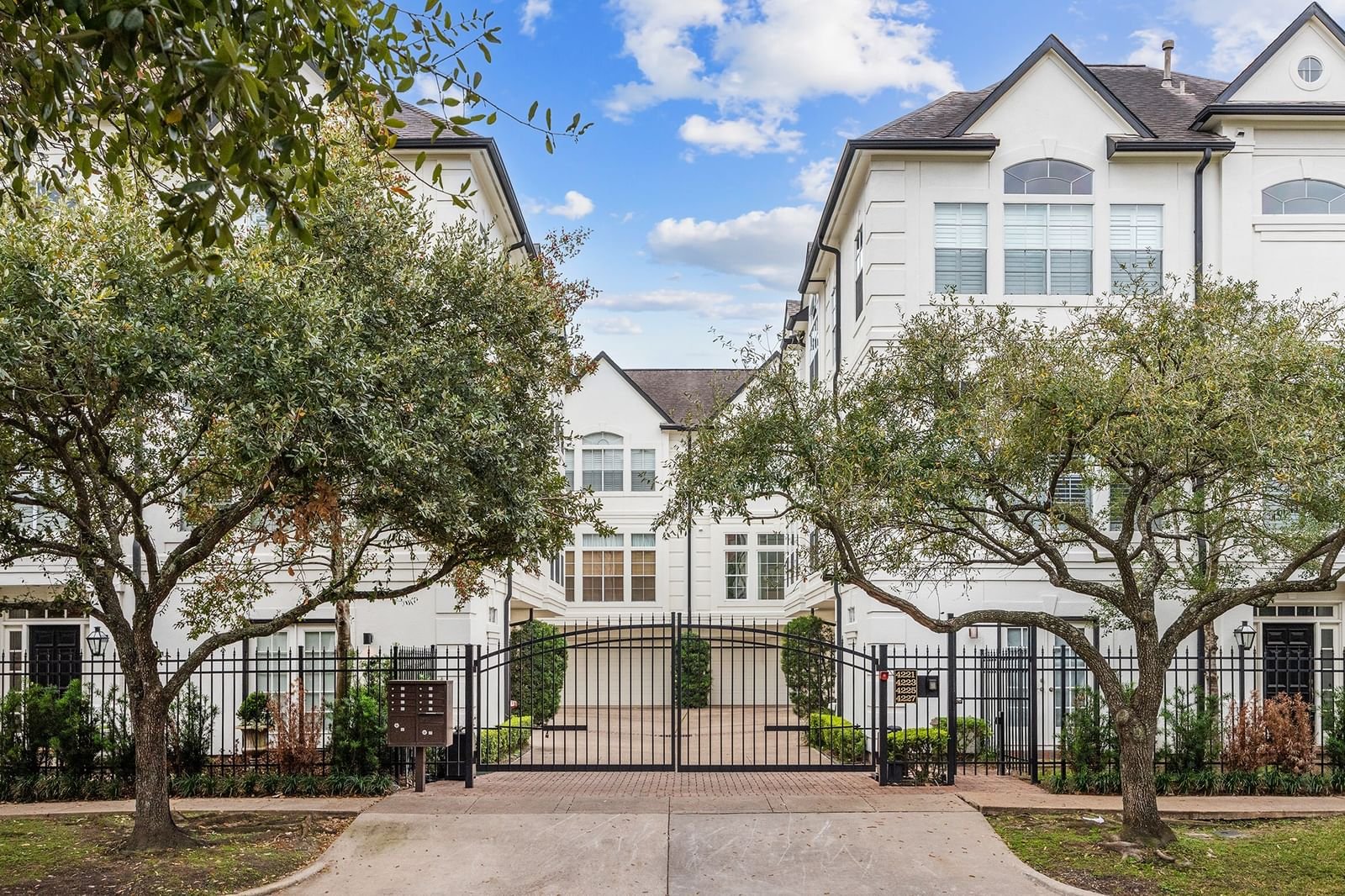 Real estate property located at 4221 Bettis, Harris, River Oaks Court, Houston, TX, US