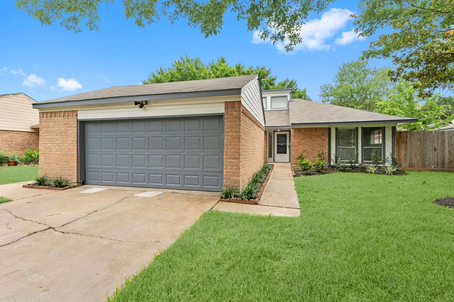 Real estate property located at 10422 Rockcrest, Harris, Westbranch Sec 01, Houston, TX, US