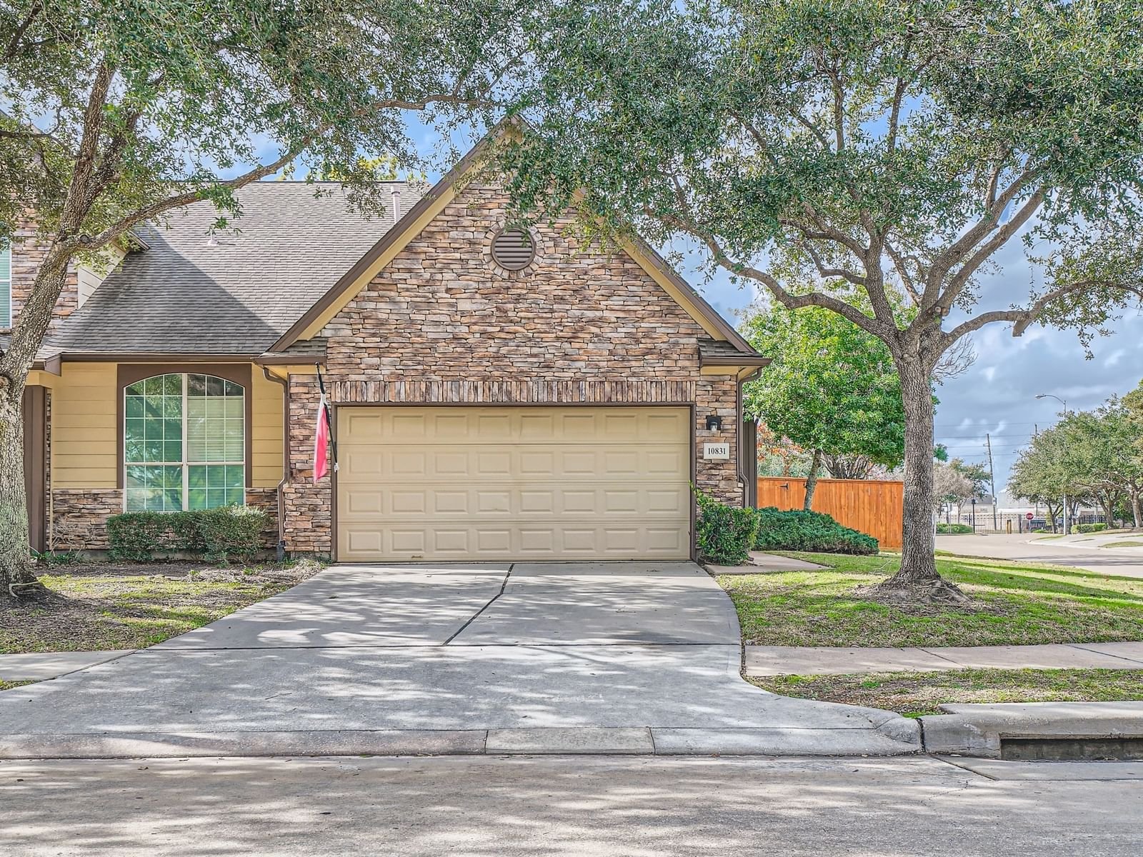 Real estate property located at 10831 Avenel Iron, Harris, Heron Lakes T/H, Houston, TX, US