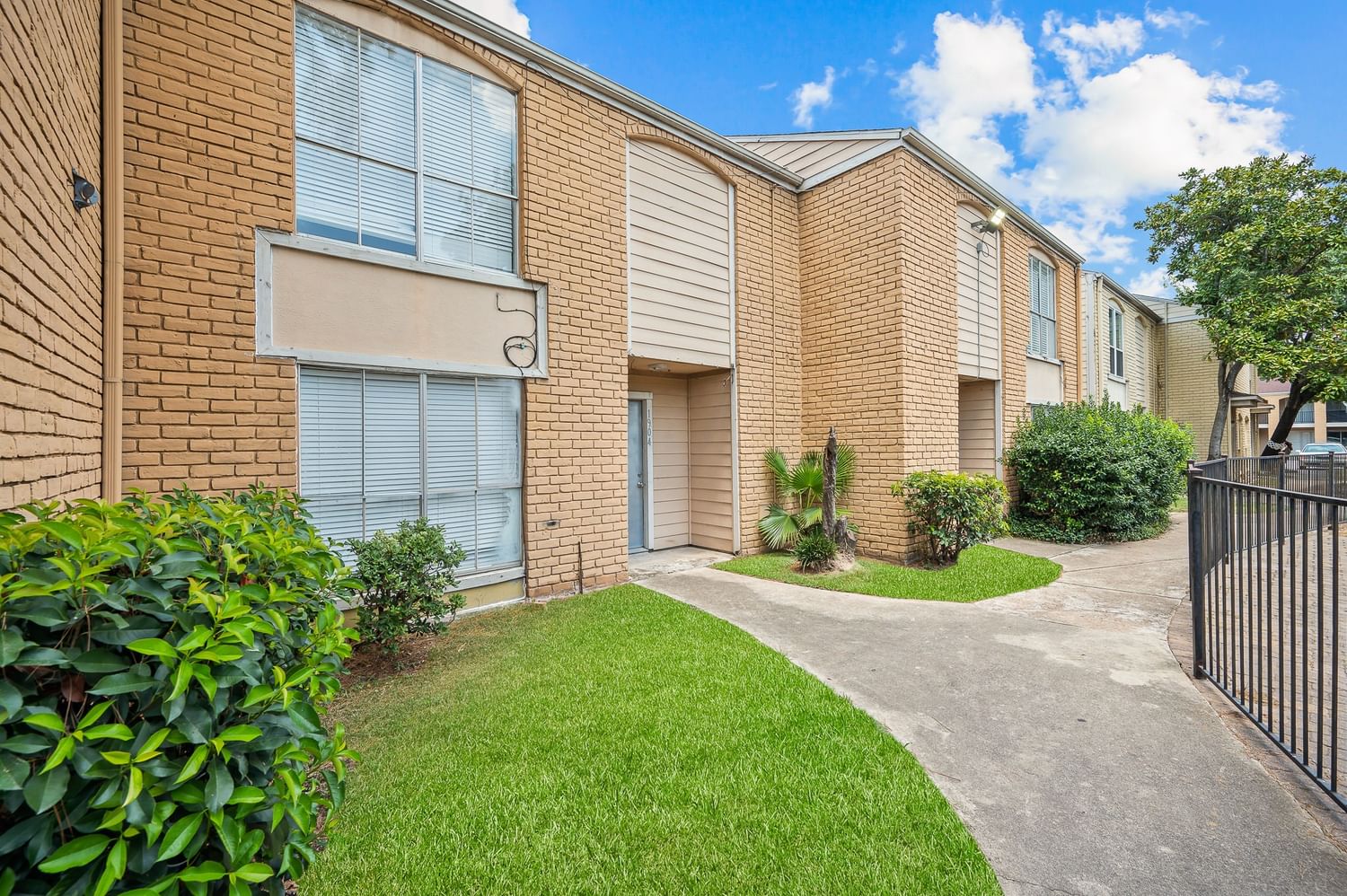 Real estate property located at 6200 W Tidwell Rd #1904, Harris, Houston, TX, US