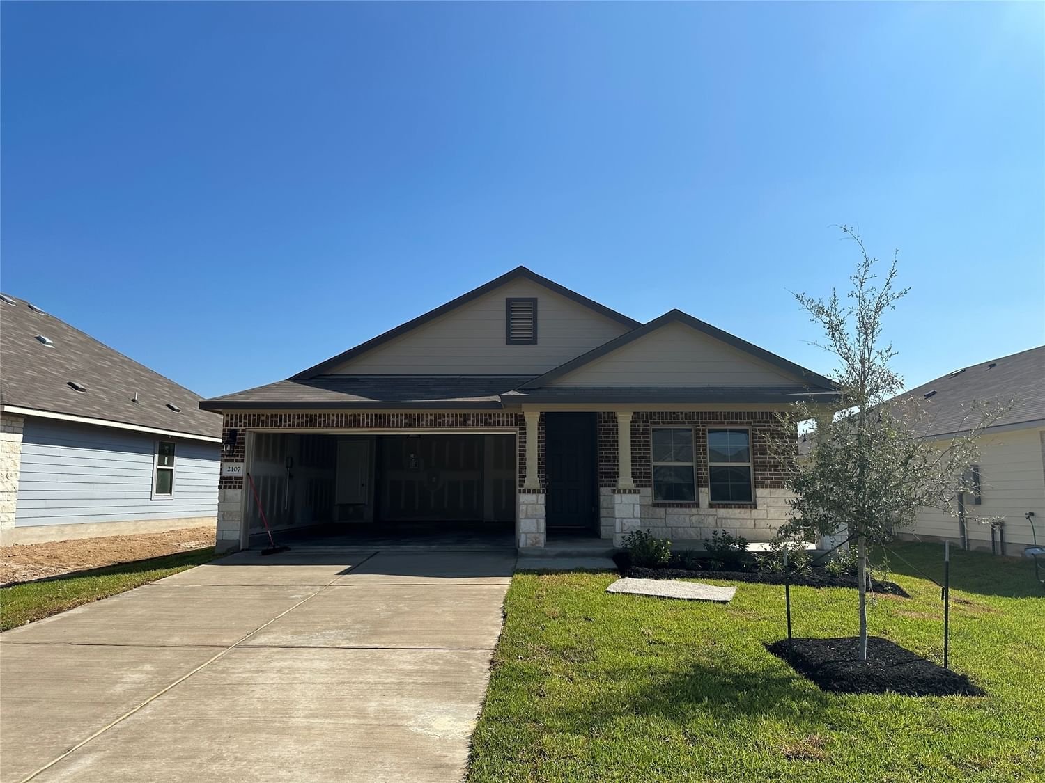 Real estate property located at 2107 Chief, Brazos, Bryan, TX, US