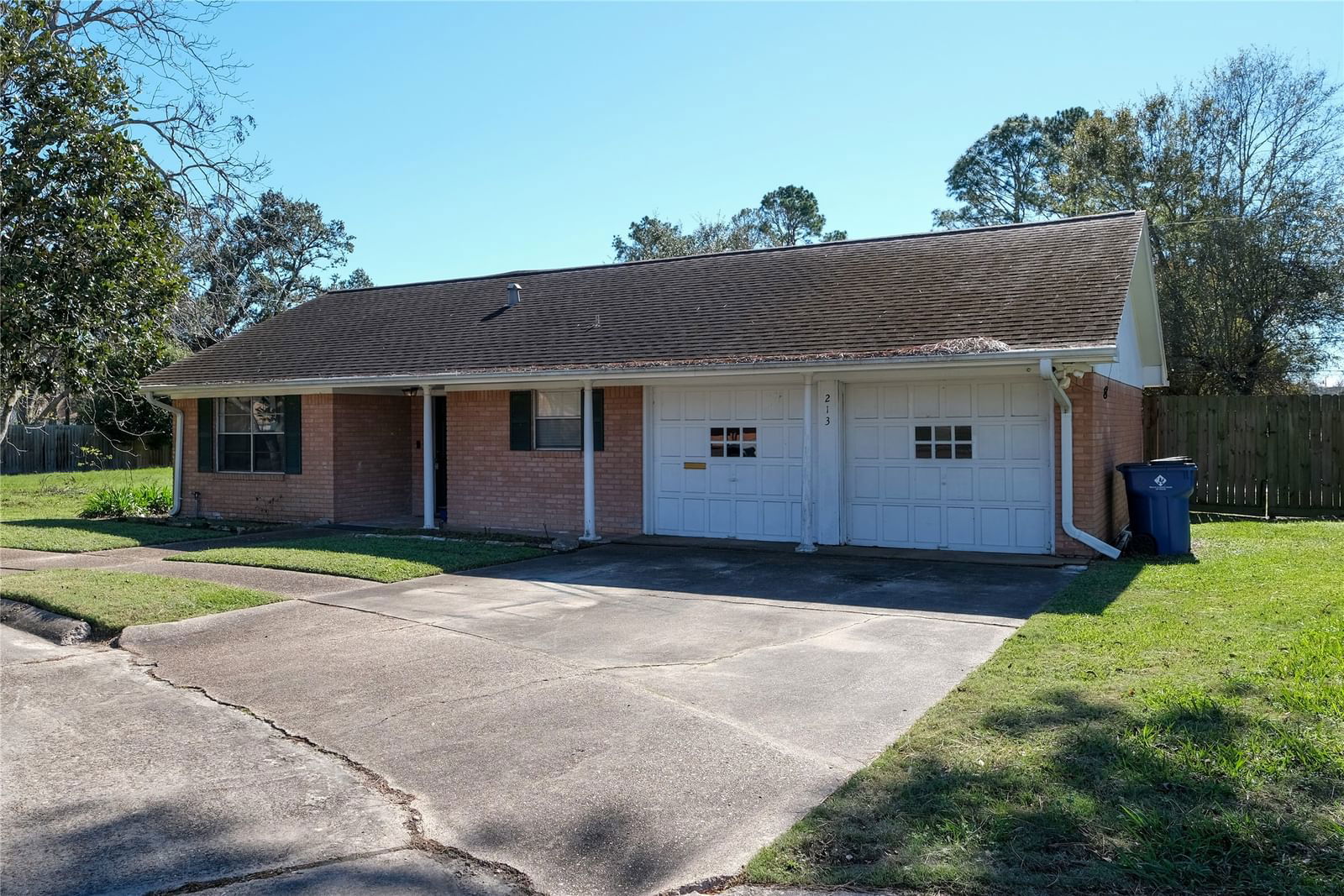 Real estate property located at 213 Anglewood, Brazoria, Anglewood Angleton, Angleton, TX, US